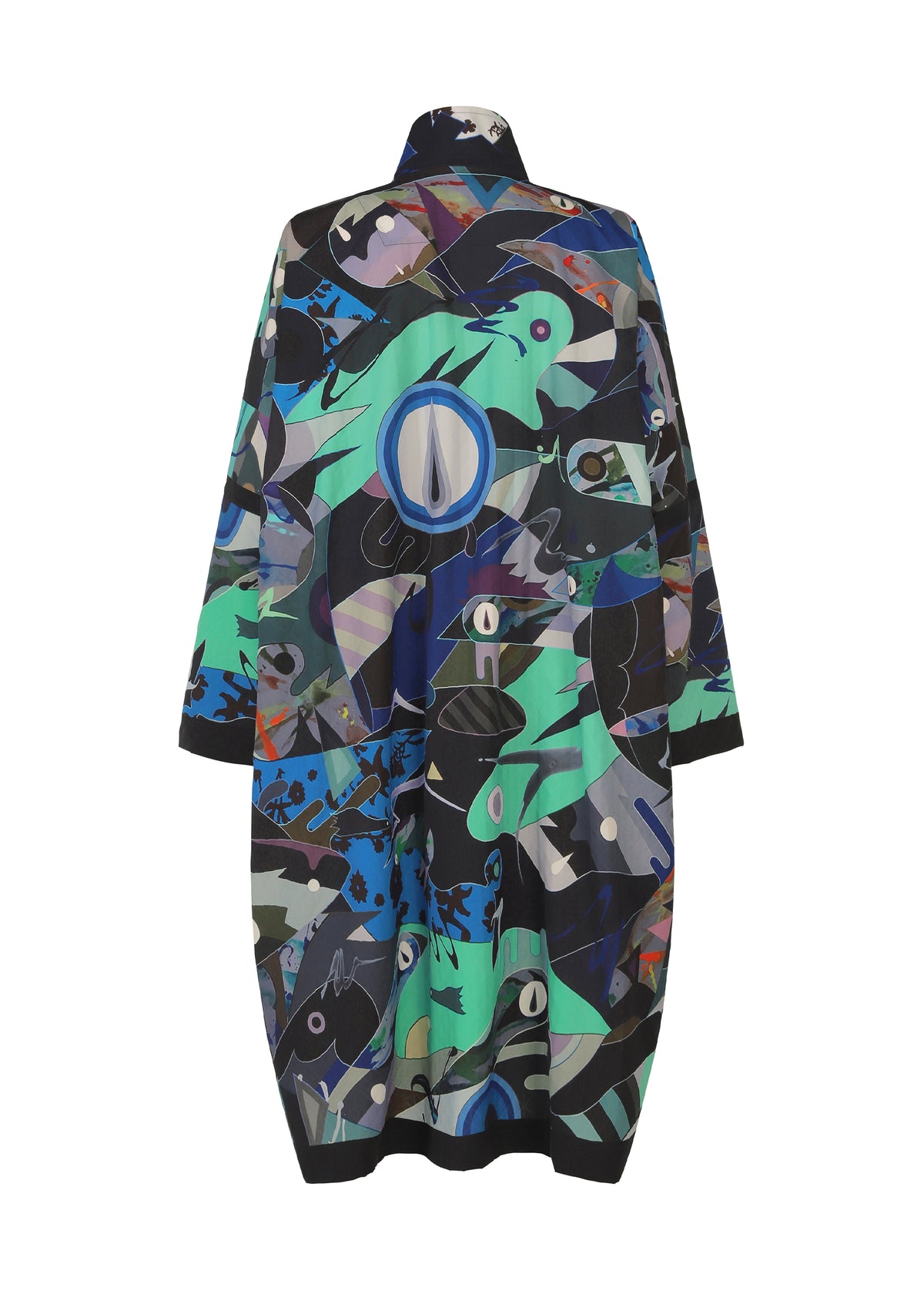 A-POC ABLE ISSEY MIYAKE’s TYPE-XII Tomokazu Matsuyama project 003 is a long, oversized coat adorned in a bold, abstract pattern featuring blue, green, black, and purple hues. Contemporary art informs its design, with geometric and organic motifs—including stylized eyes and circles—spanning the back of the garment. Drawing inspiration from modern fashion statements, this piece channels creative energy into every detail. view 12 of 23