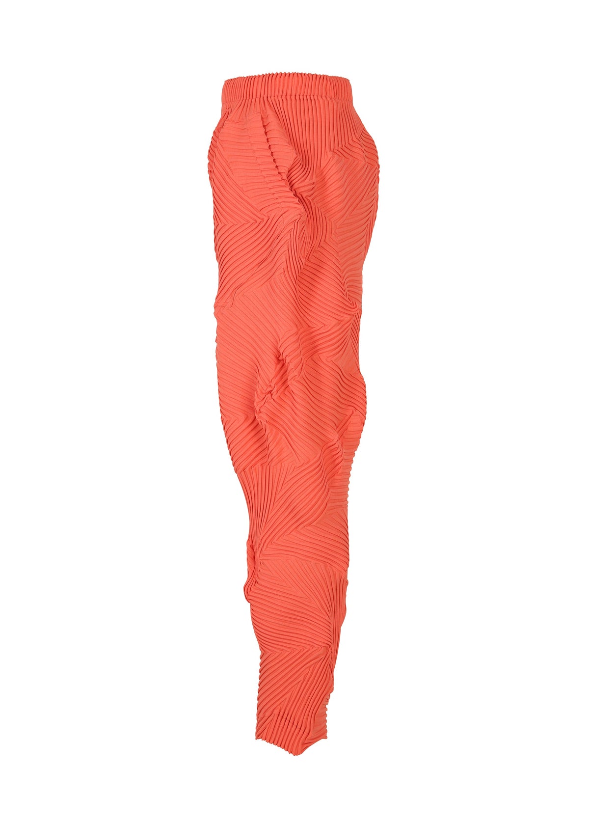 TYPE-P 003-1 pants by A-POC ABLE ISSEY MIYAKE feature a high waist, baked stretch, and wavy pleats for a sculptural look. With a soft texture and tapered ankle fit, they’re ideal for versatile everyday style. view 5 of 9