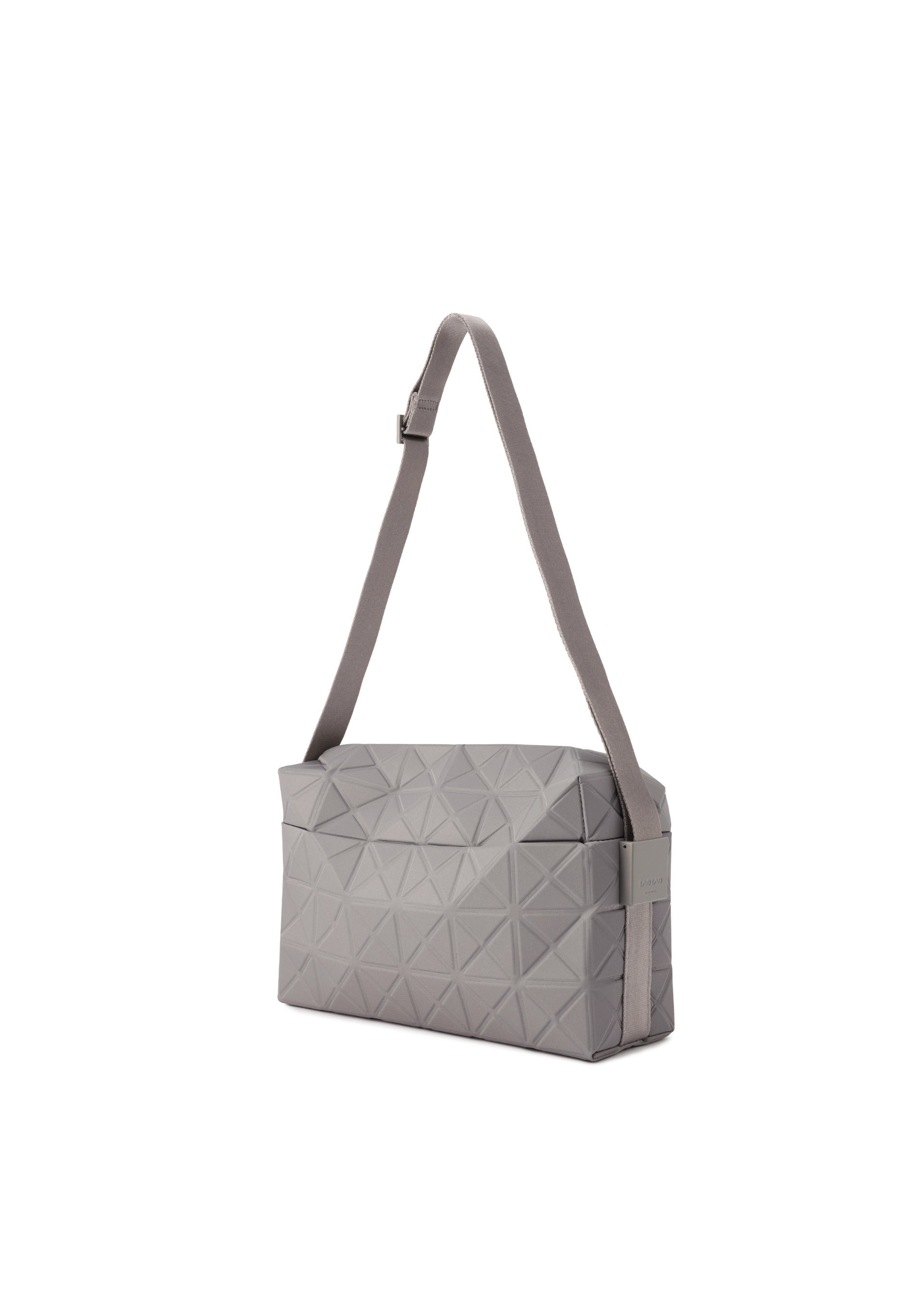 TRACK SHOULDER BAG – ISSEY MIYAKE ONLINE STORE