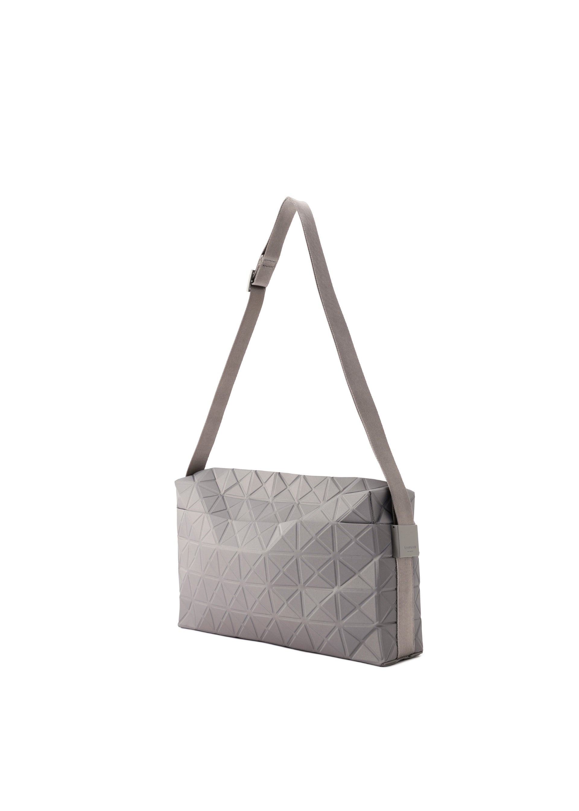 TRACK SHOULDER BAG – ISSEY MIYAKE ONLINE STORE