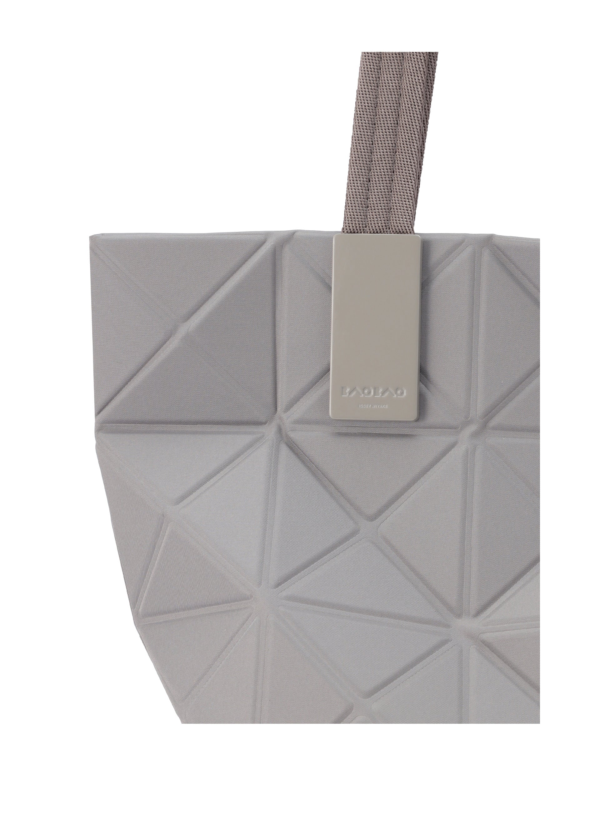 TRACK TOTE BAG – ISSEY MIYAKE ONLINE STORE