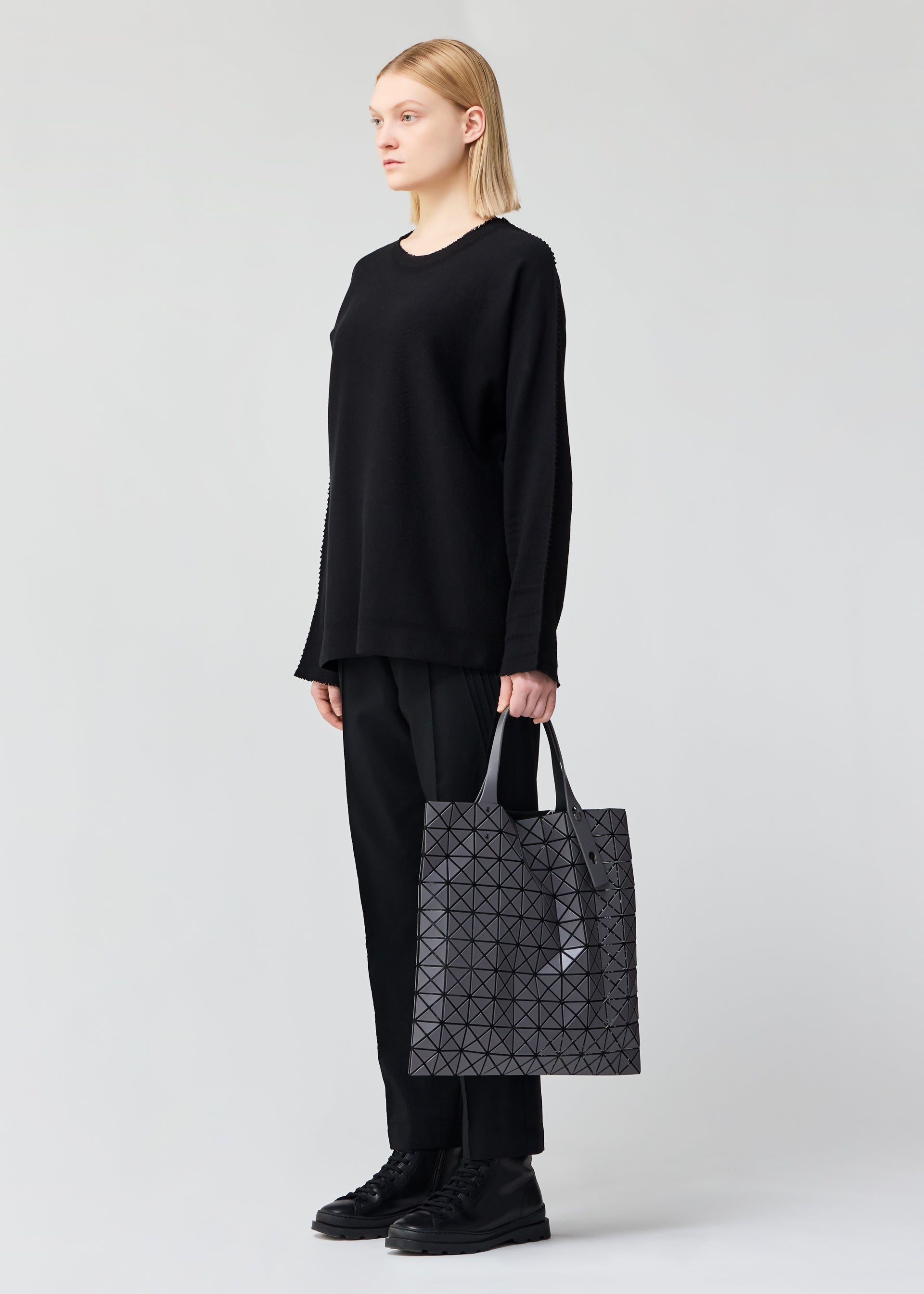 イッセイミヤケ レディース トートバッグ AG503 14 PRISM MATTE – ISSEY MIYAKE ONLINE STORE