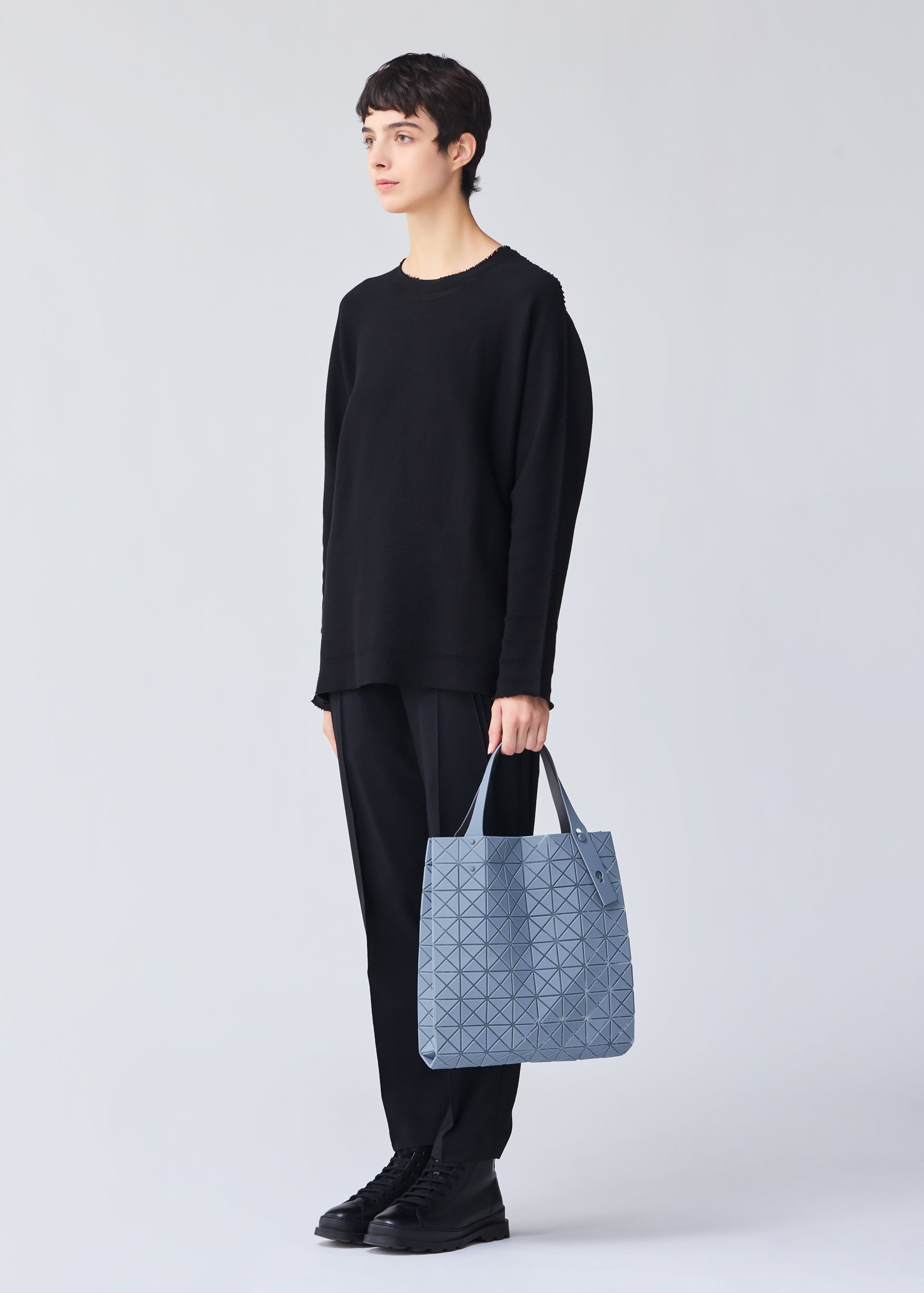 BAO BAO ISSEY MIYAKE クラッチバッグ ポーチ　ブラック BAO ISSEY MIYAKE 新品同様 バオバオ イッセイミヤケ ポーチ