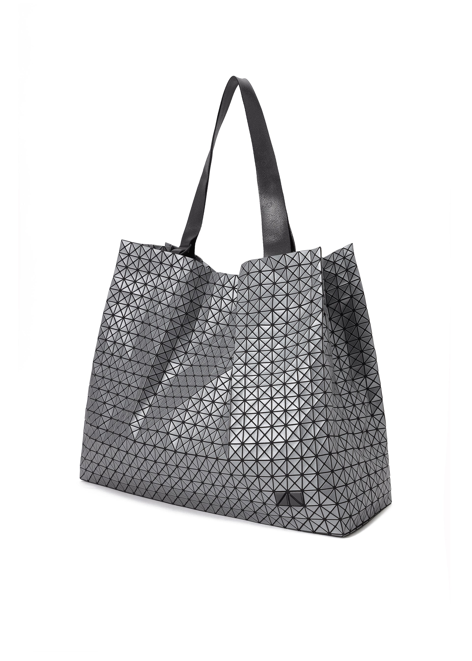 Zoomed view The CART REFLECTOR by BAO BAO ISSEY MIYAKE is a large metallic tote featuring a geometric triangular pattern, black adjustable handles, and a slightly glossy finish, shown against a white background.