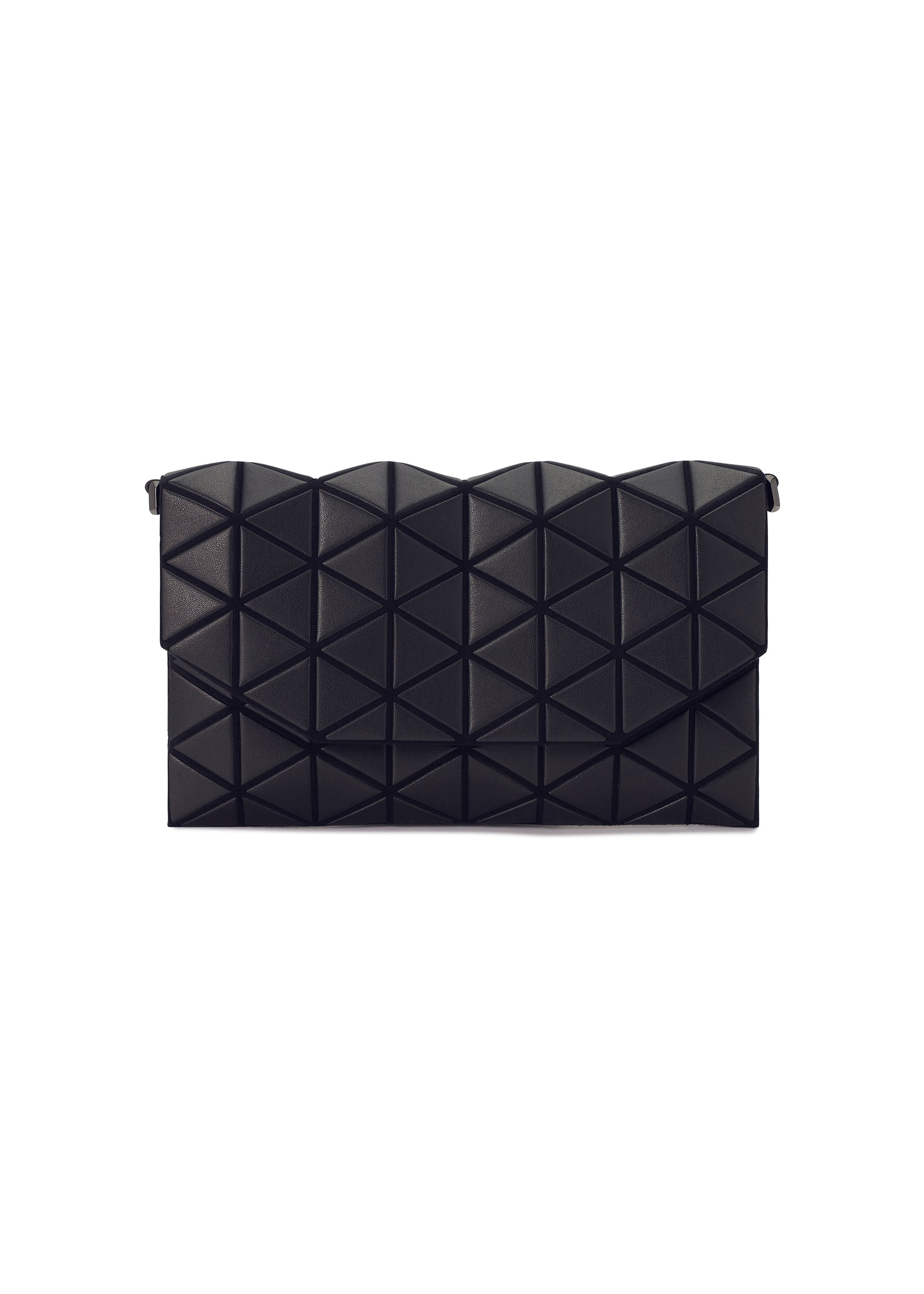 Zoomed view The TONNEAU MATTE by BAO BAO ISSEY MIYAKE is a black rectangular clutch featuring a leather-like surface with geometric 3D triangular patterns and a flap closure.