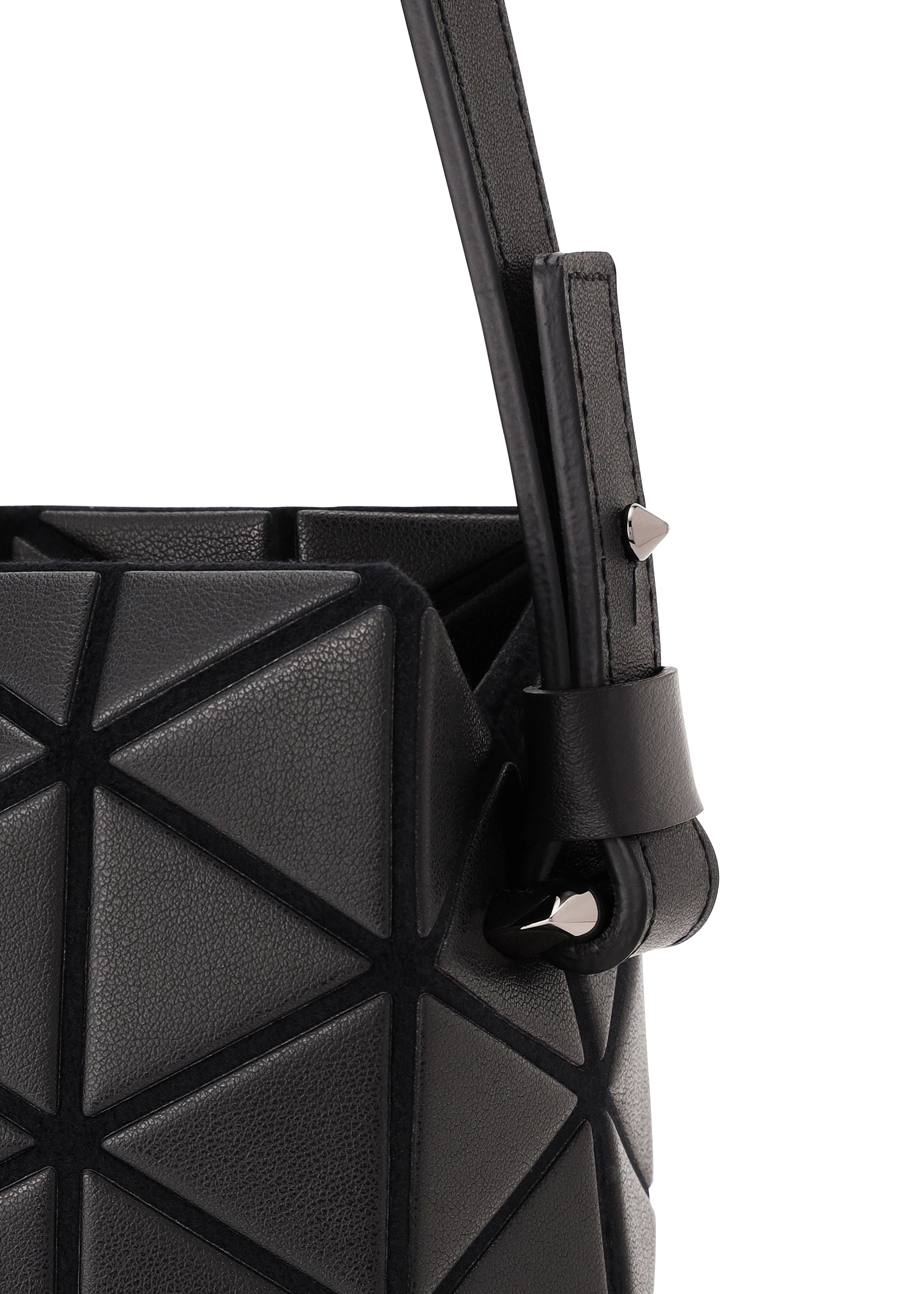Zoomed view Close-up of the TONNEAU MATTE handbag by BAO BAO ISSEY MIYAKE, featuring a black, leather-like finish with geometric triangular patterns and a strap secured by a metal stud for a sophisticated, stylish look.