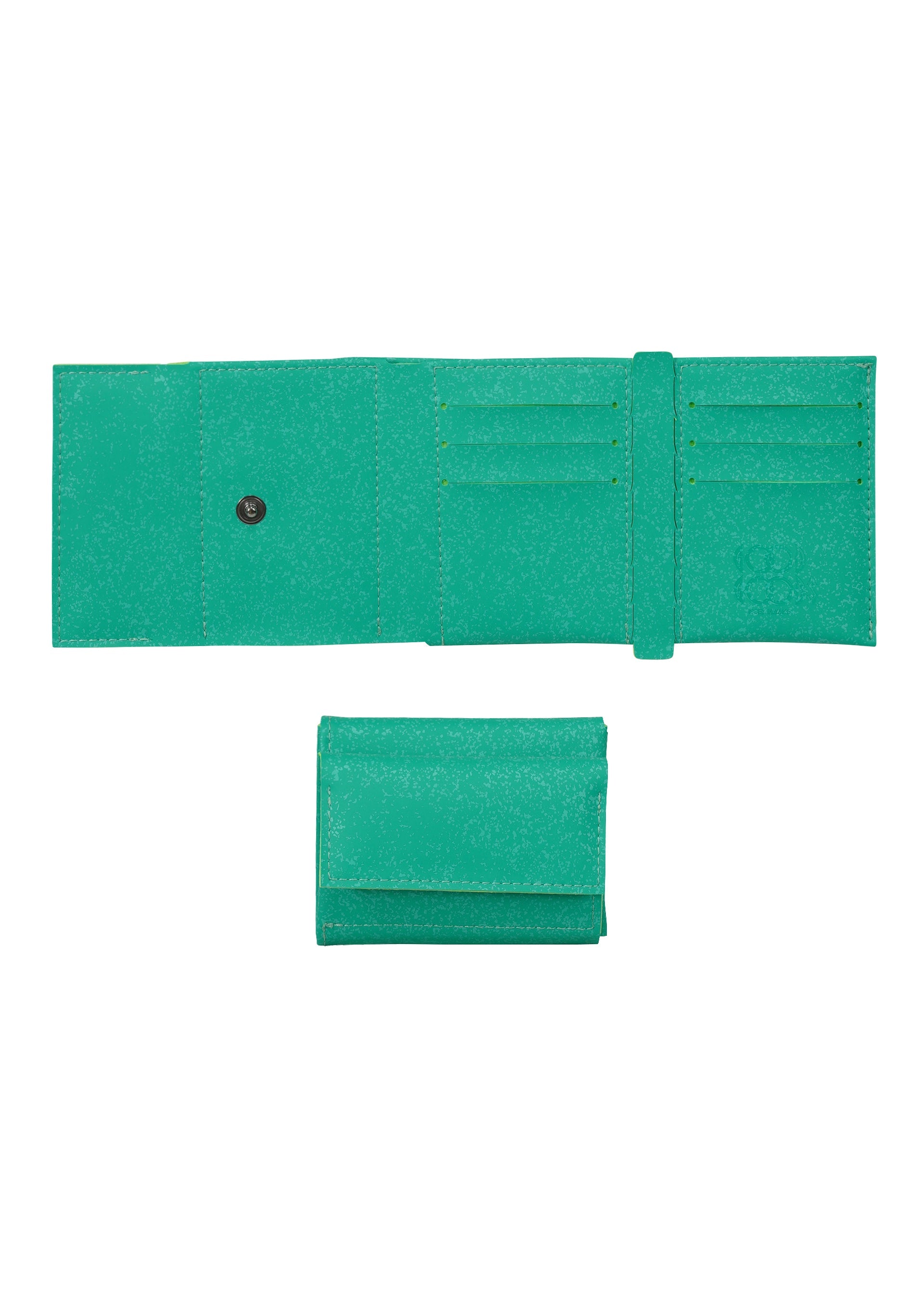 Zoomed view The GOOD GOODS ISSEY MIYAKE PACKAGE is a green tri-fold mini wallet with card slots, a buttoned pocket, and a modern print—compact when closed—making it an ideal gift. - GREEN （no.62）