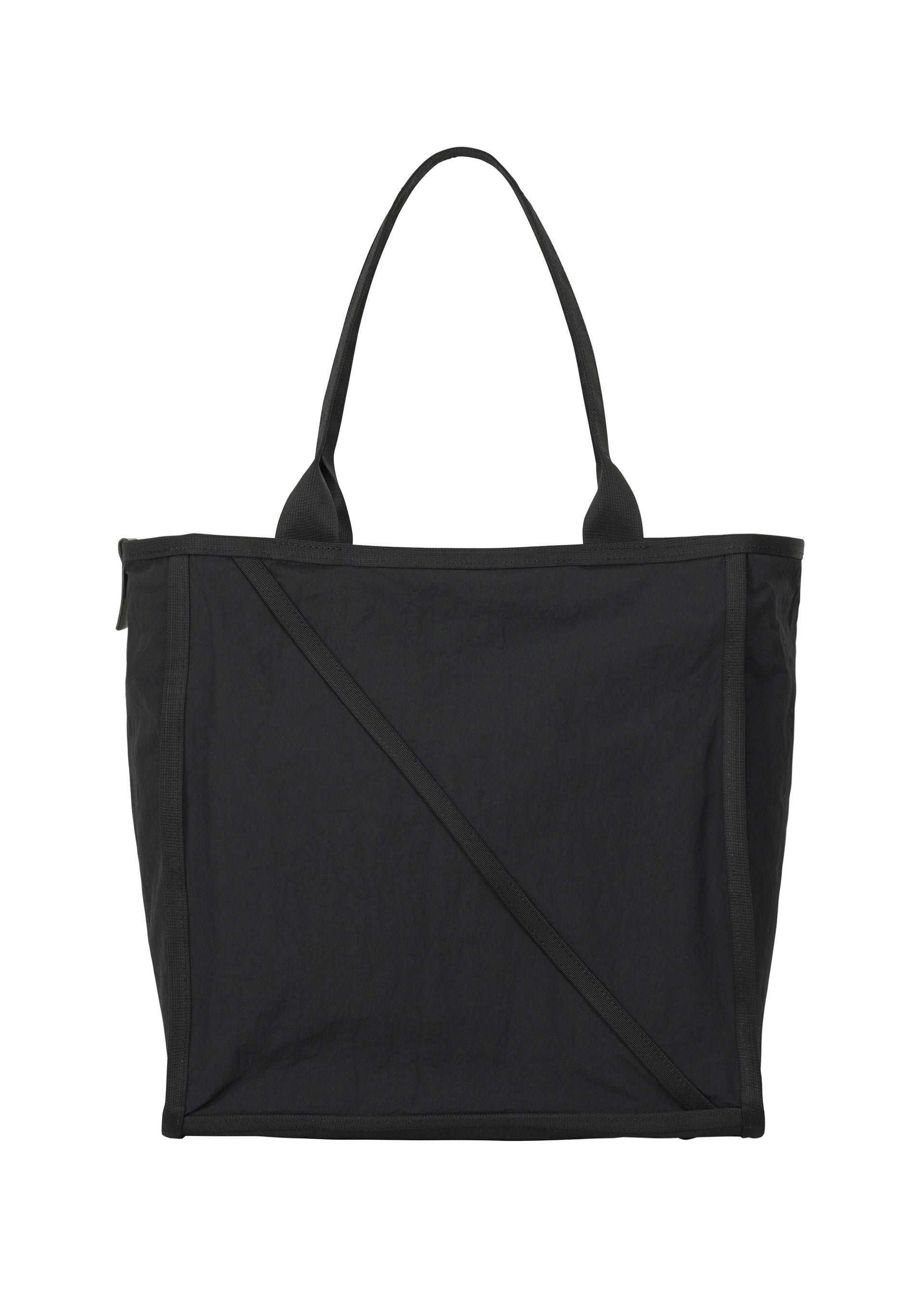Zoomed view The WAKU tote bag by GOOD GOODS ISSEY MIYAKE is a plain black design with two handles, wide gussets for extra space, minimal stitching, and no visible logos or patterns, shown against a white background. - BLACK （no.15）