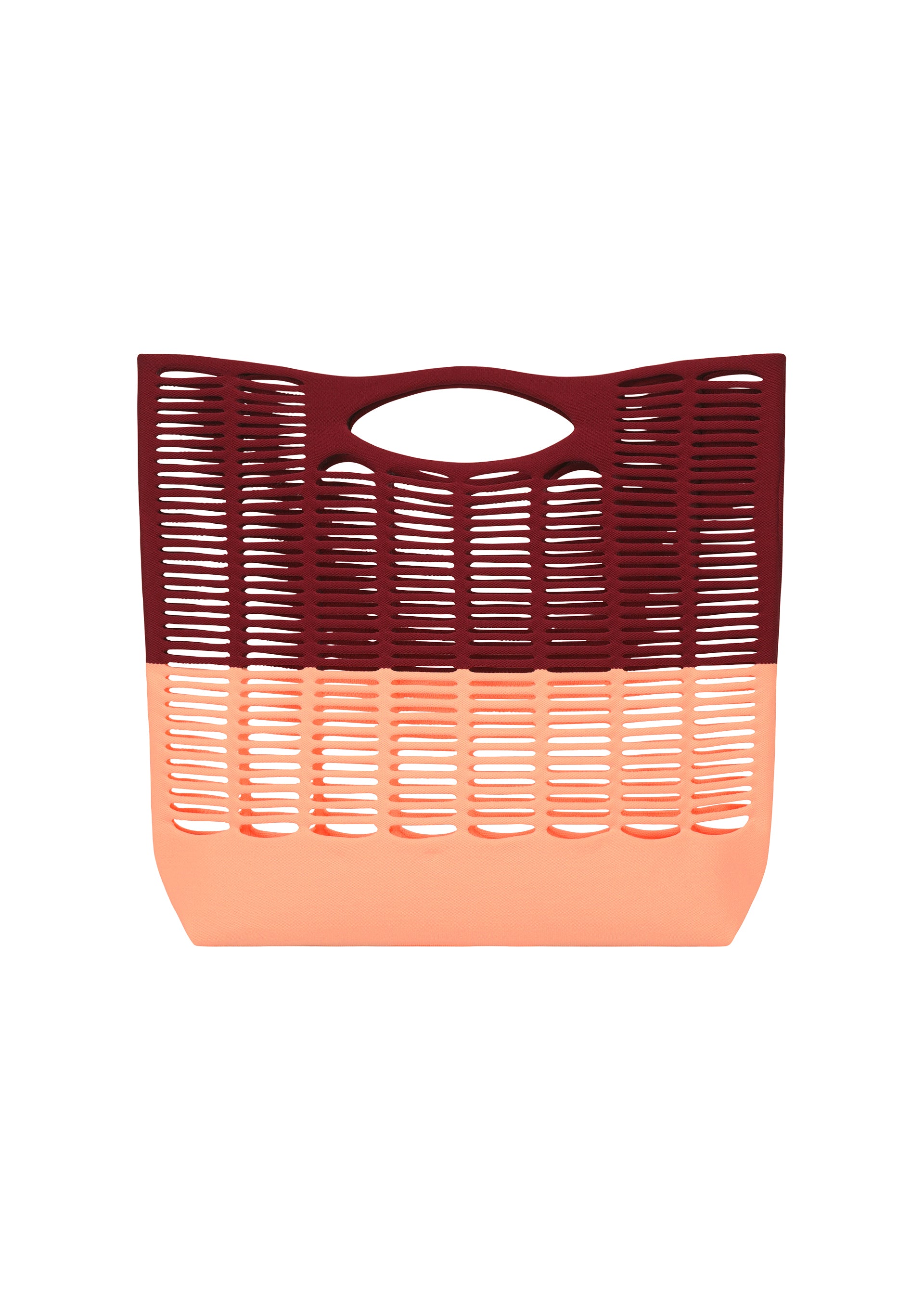 Zoomed view The MOKKO BI-COLOR tote by GOOD GOODS ISSEY MIYAKE features a maroon and peach two-tone, washable design with a cut-out handle and ventilated slats throughout. - BORDEAUX×LIGTH SALMON （no.85）