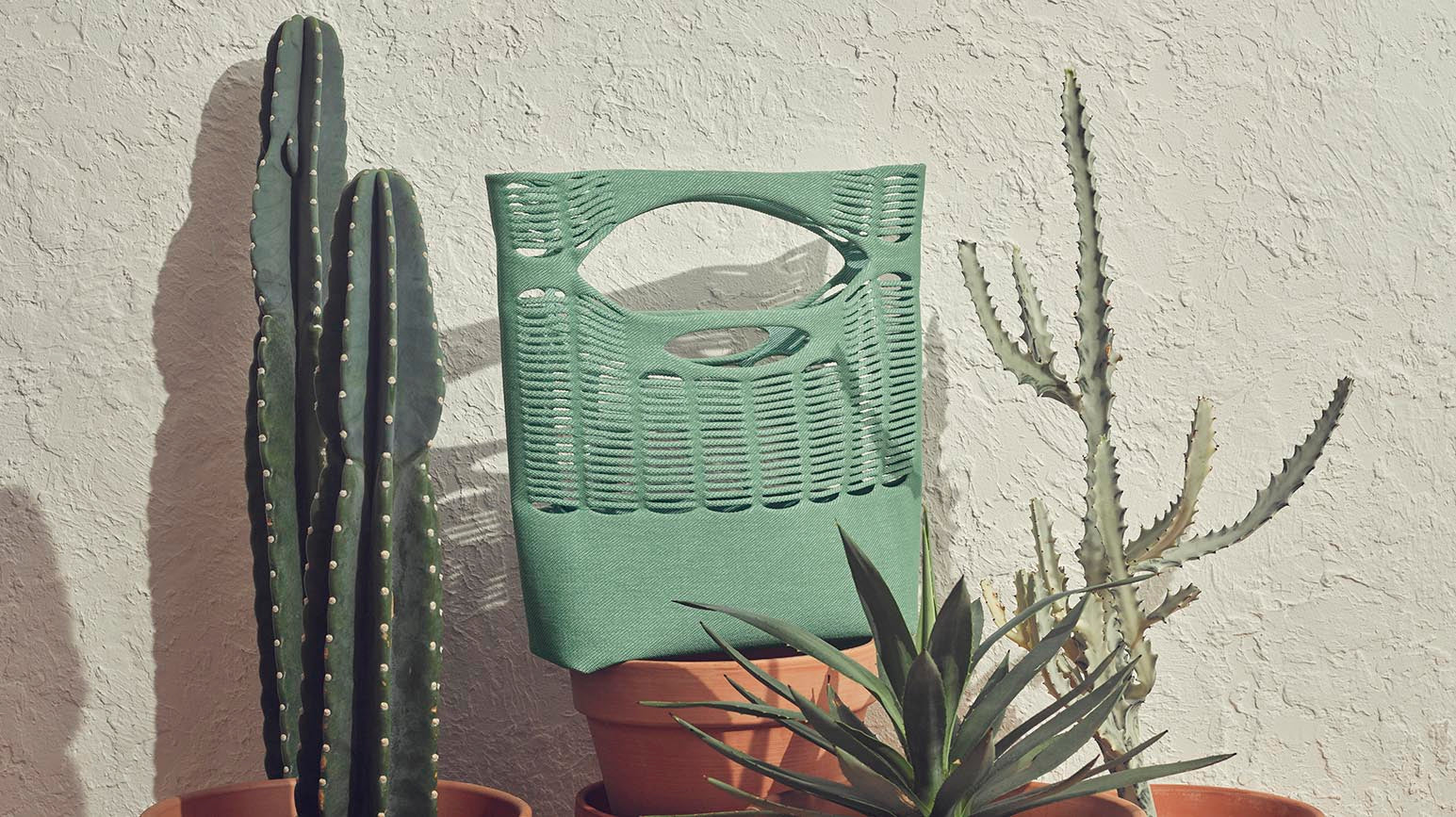 GOOD GOODS ISSEY MIYAKE ITEM SERIES MOKKO – ISSEY MIYAKE