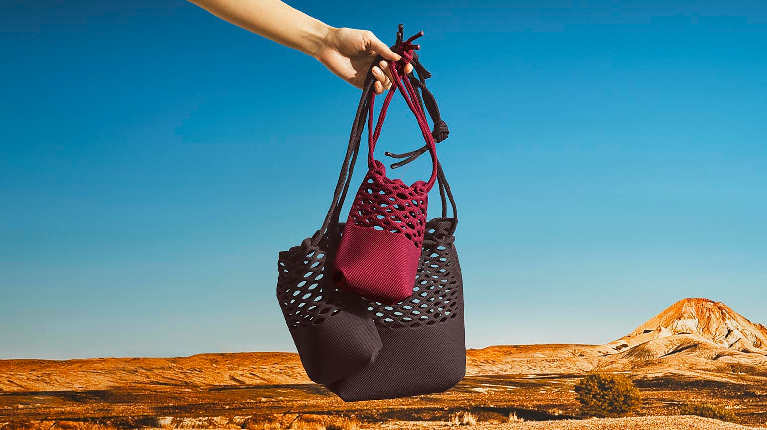 ISSEY MIYAKE GOODS GOODS MOKKO バッグ ブラック MOKKO KNAPSACK – ISSEY MIYAKE ONLINE STORE