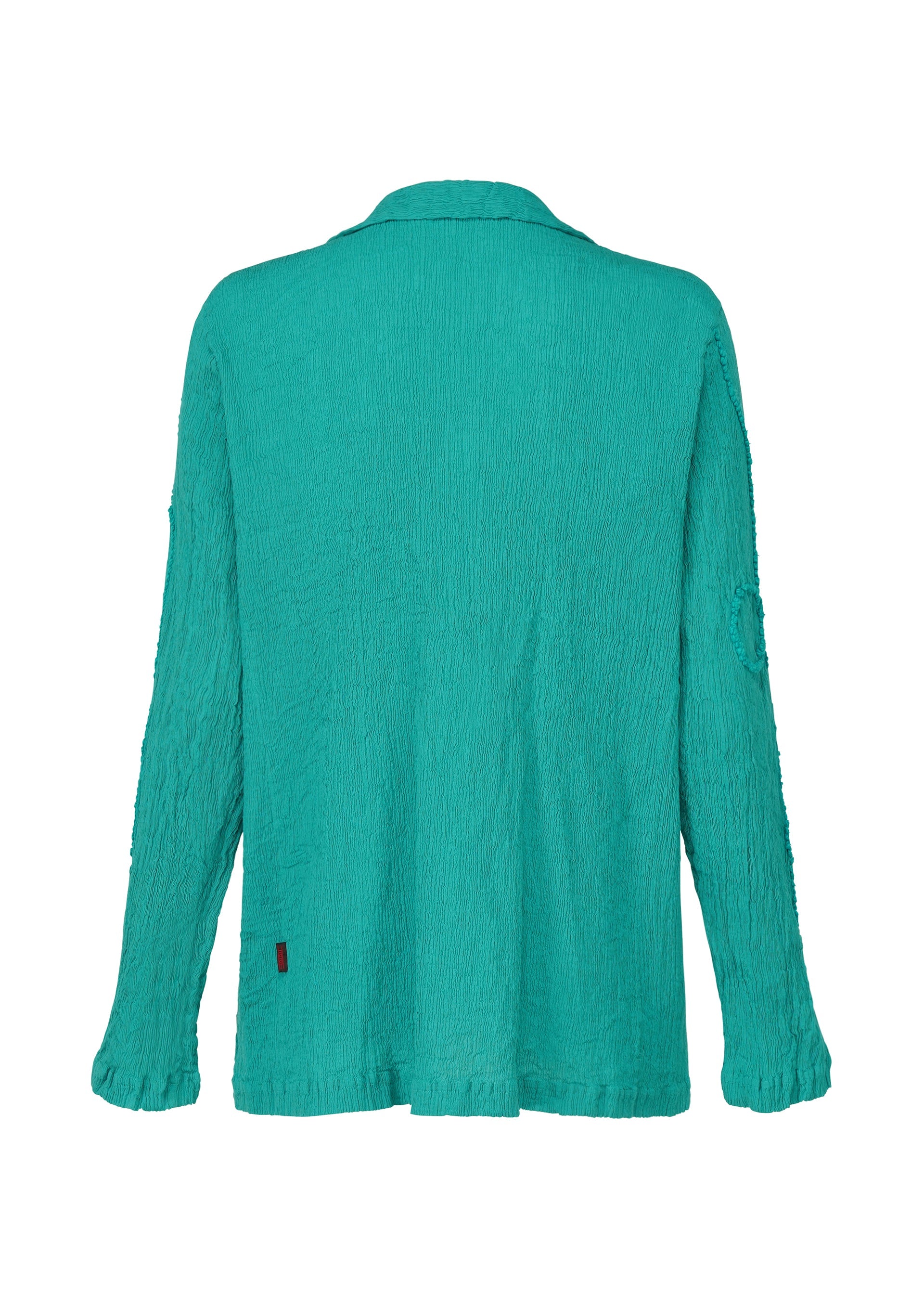 Zoomed view The KYO CHIJIMI EMB blouse by HaaT is shown from the back in turquoise. Featuring long sleeves, a collar, crinkled texture inspired by KYO CHIJIMI craftsmanship, and slightly flared sleeves, it offers a relaxed, elegant fit.