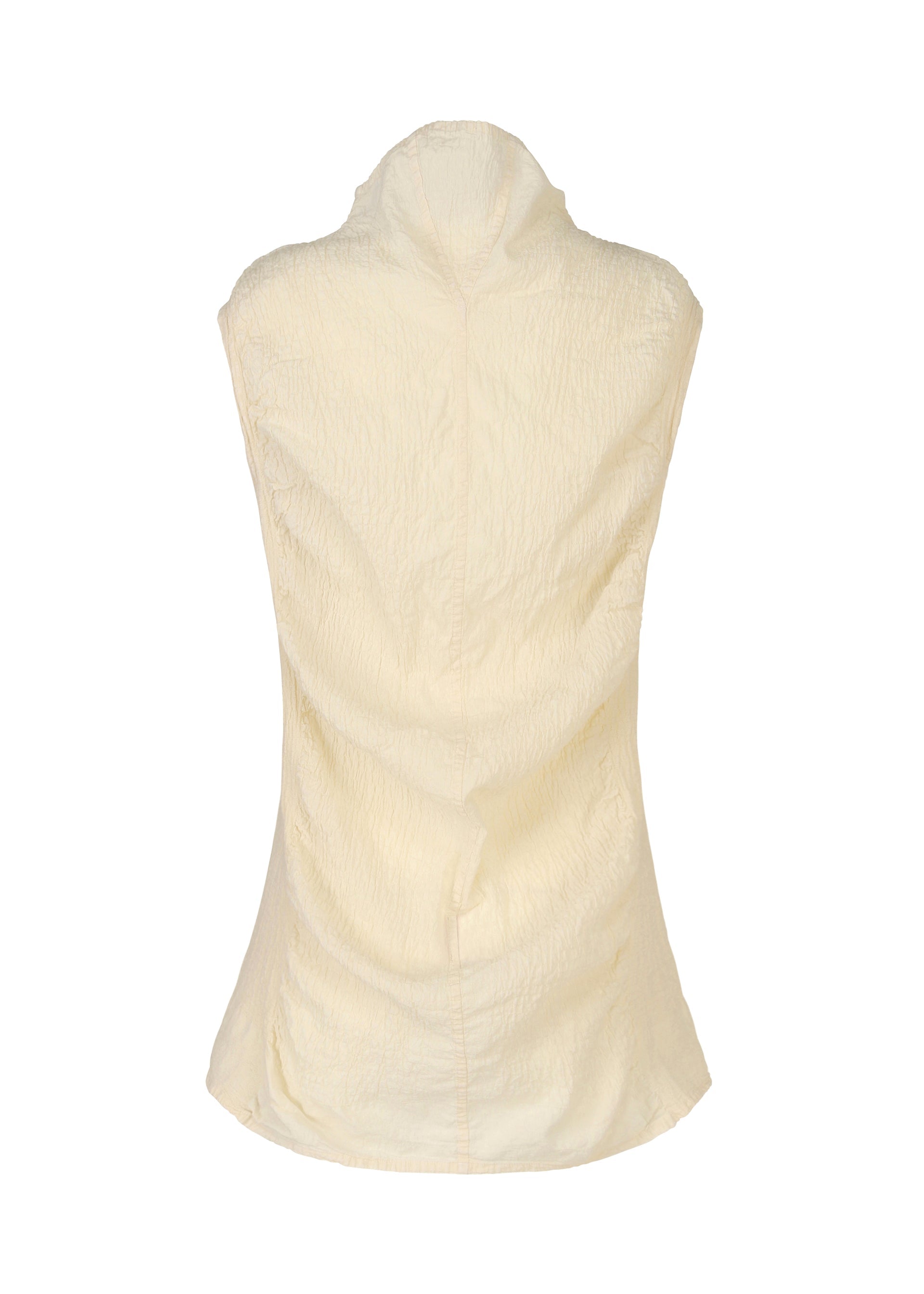 Zoomed view The TENMOKU COTTON by HaaT is a sleeveless light beige or cream top with a high collar and textured, garment-dyed fabric, displayed from the back against a white background.