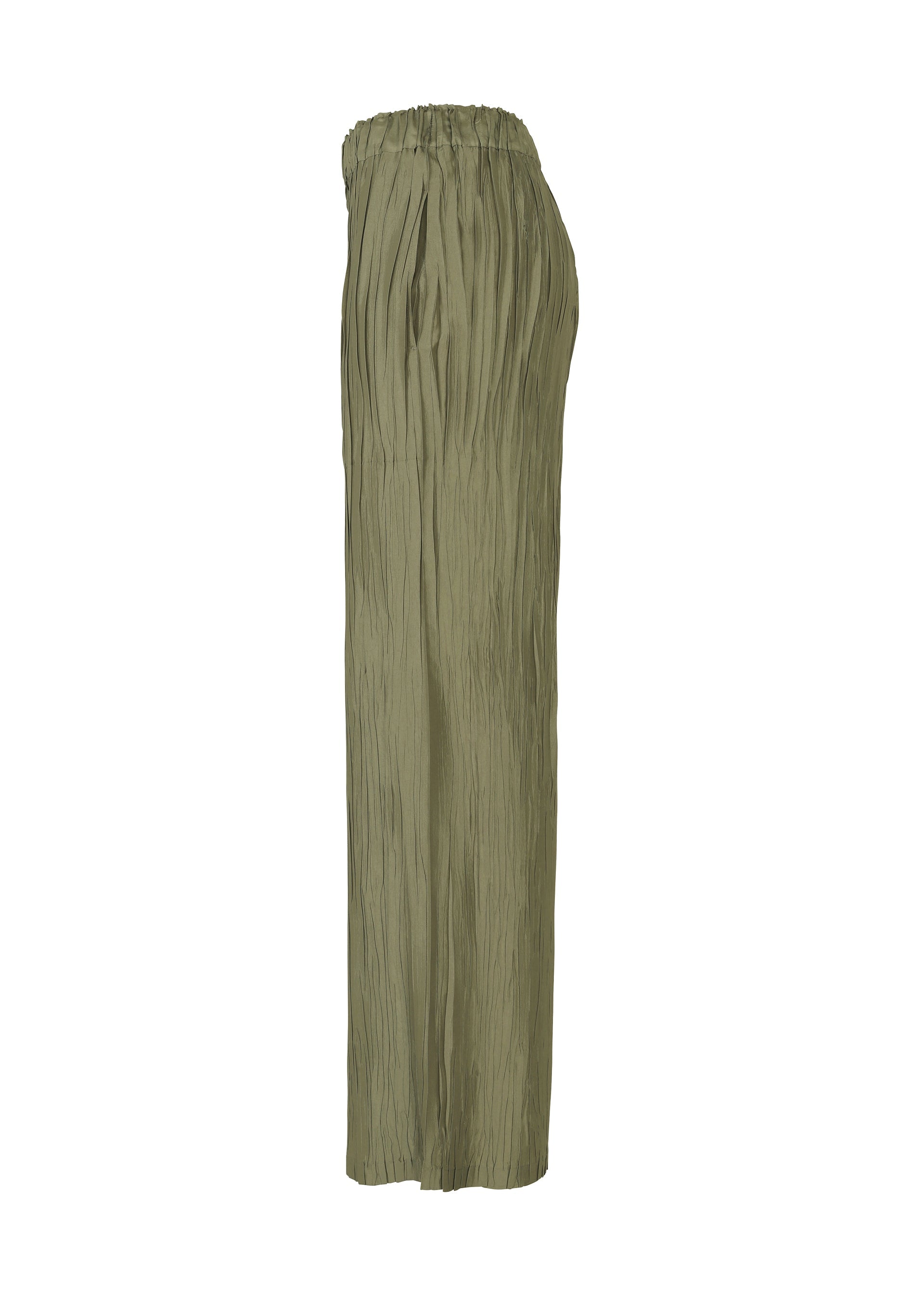 Zoomed view Side view of HaaT’s SHIBARI BOTTOM: loose-fitting, high-waisted olive green pants with an elastic waistband and a crinkled, hand-folded fabric texture, shown against a white background.