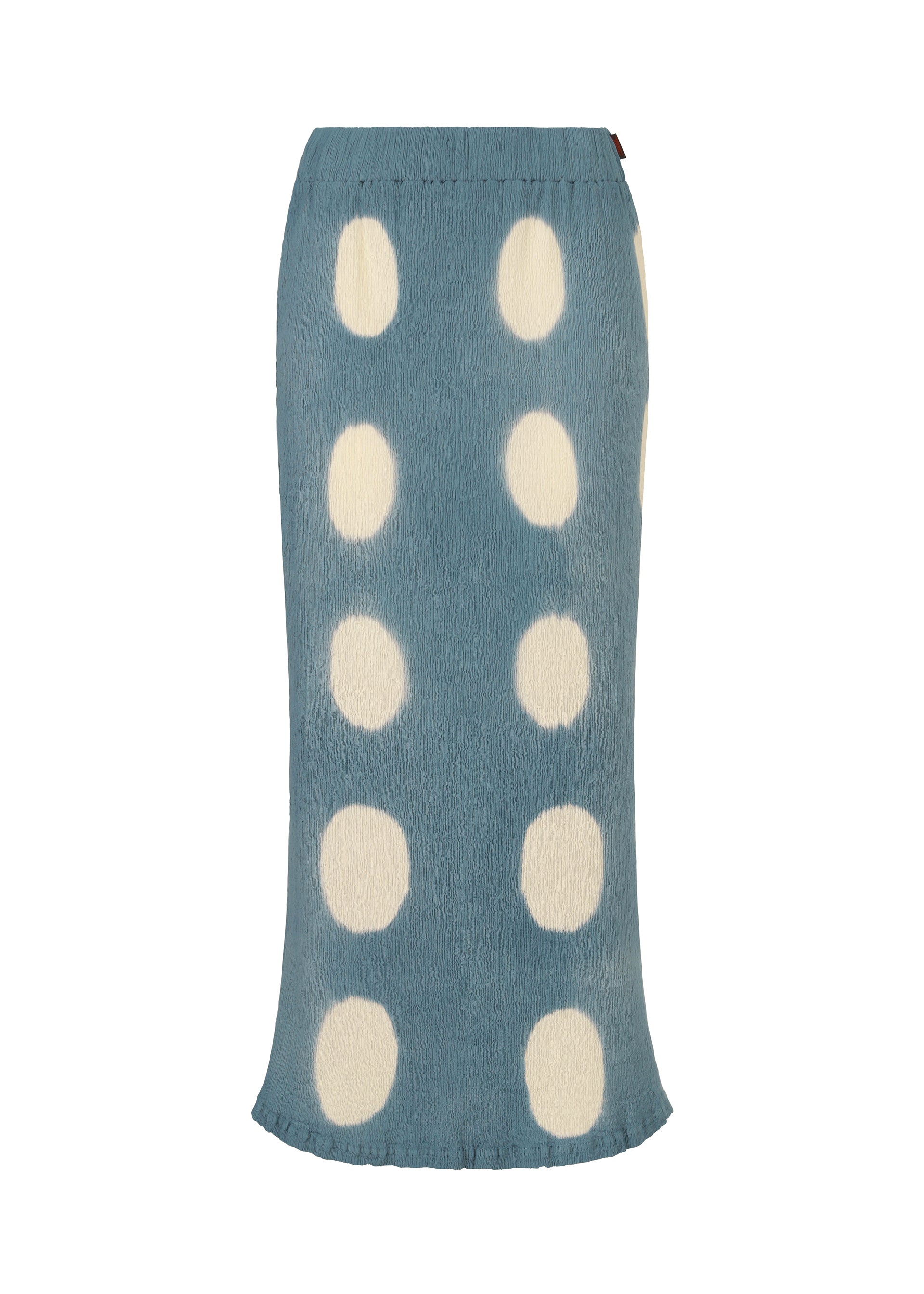 Zoomed view The HaaT KYO CHIJIMI ITAJIME is a blue midi skirt with large white oval polka dots in vertical rows, an elastic waistband, and a subtly crinkled texture inspired by traditional Itajime dyeing. - BLUE （no.72）
