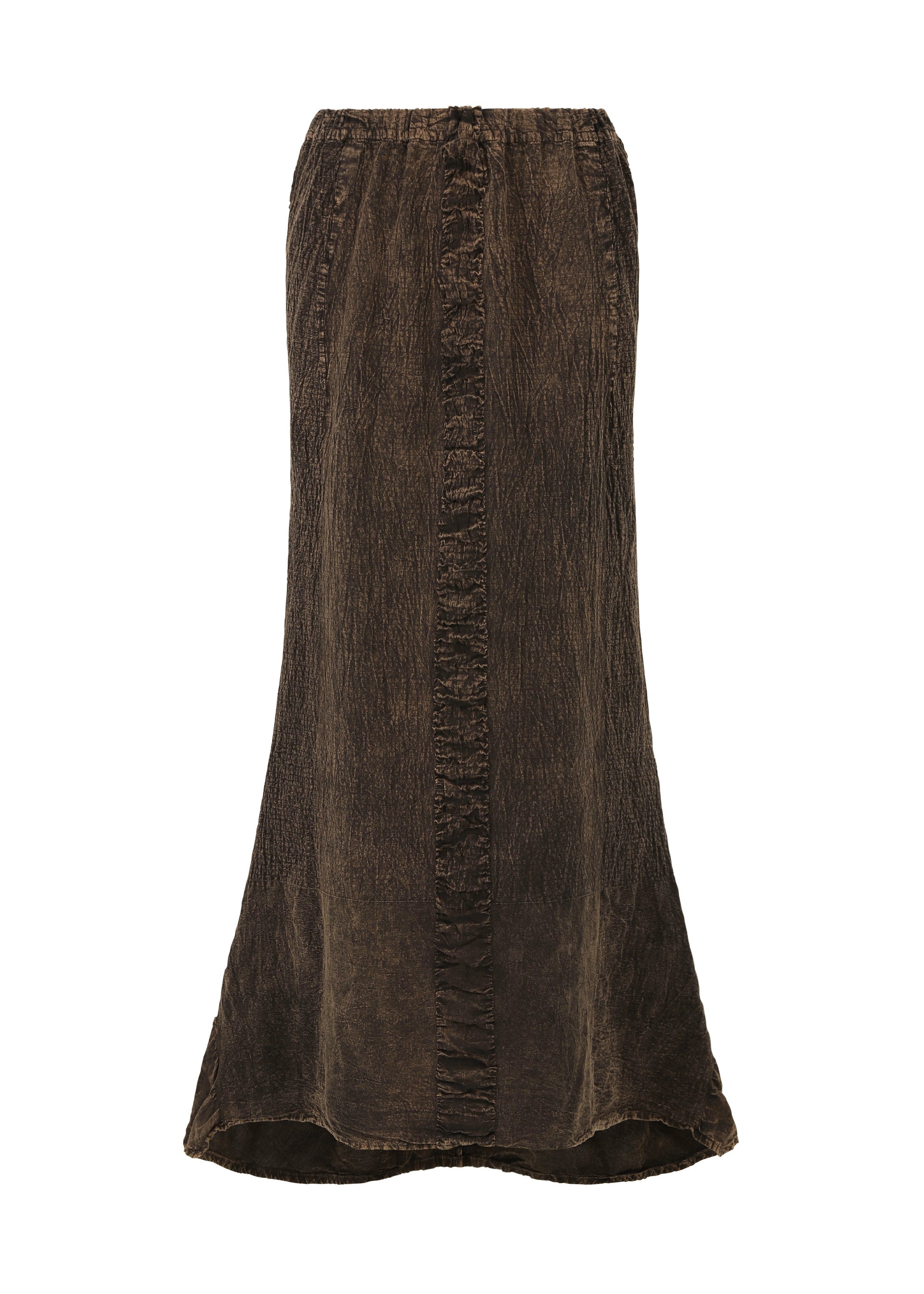 Zoomed view The TENMOKU COTTON skirt by HaaT features a long, dark brown silhouette with a slightly flared hem and vertical center ruffle, crafted from garment-dyed cotton for rich color and subtle texture. - BROWN （no.44）