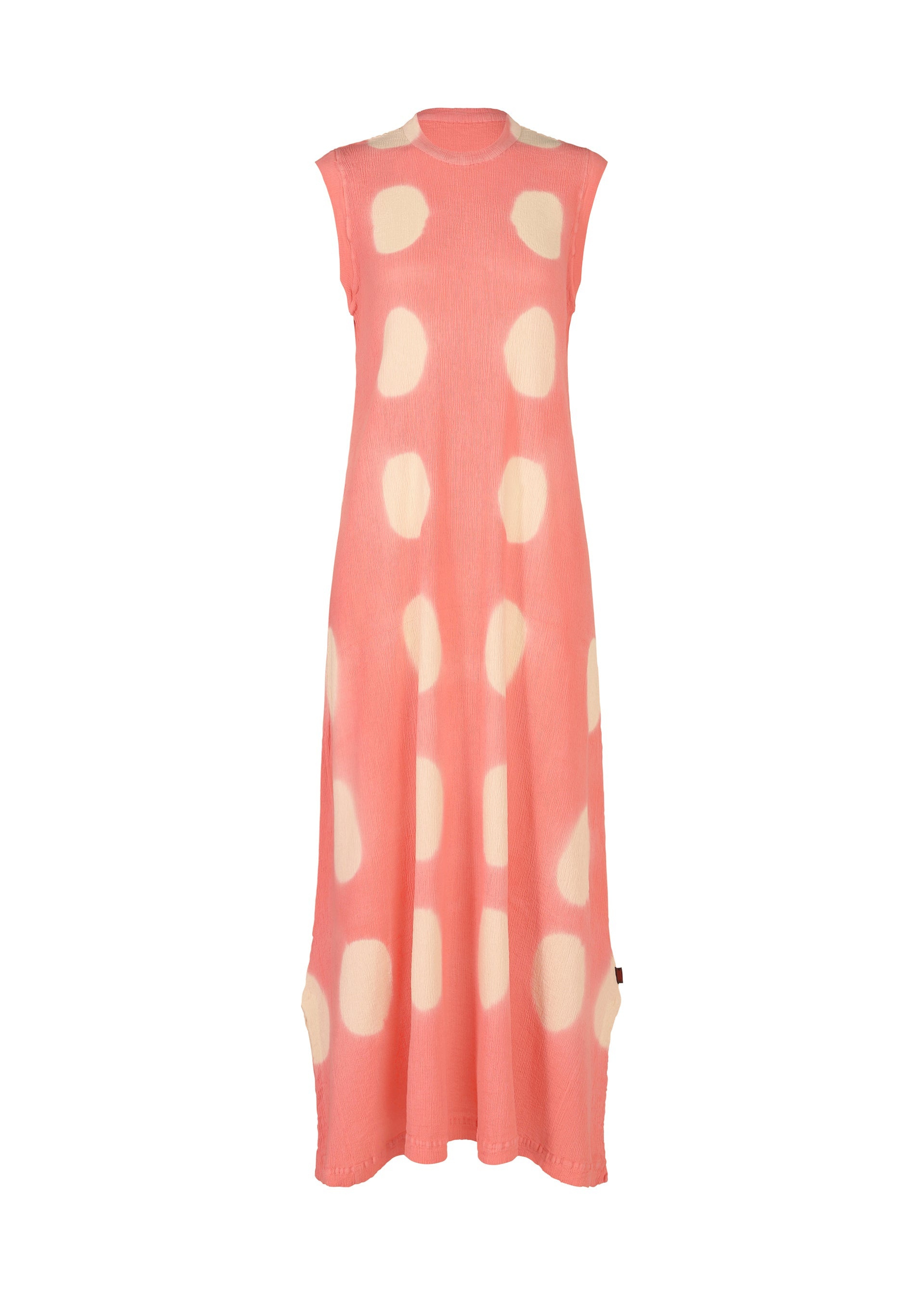 Zoomed view Sleeveless, ankle-length pink HaaT KYO CHIJIMI ITAJIME dress with large white polka dots and a round neckline, shown against a plain white background. - PINK （no.22）