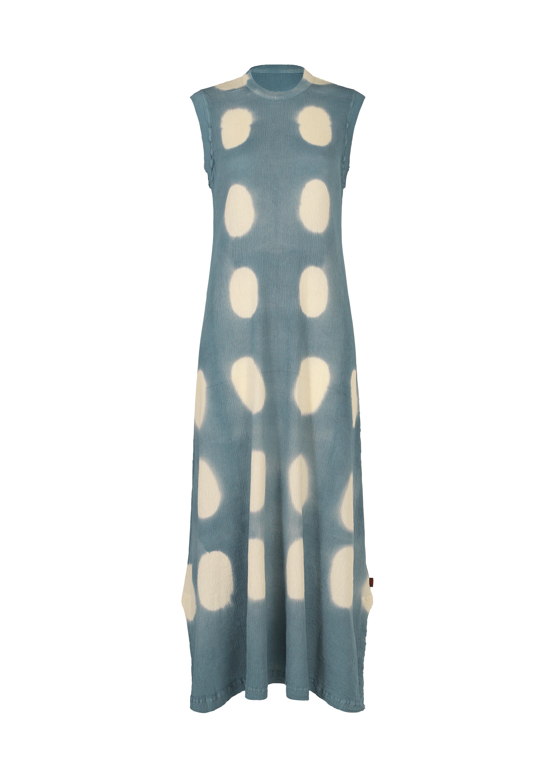 Zoomed view The HaaT KYO CHIJIMI ITAJIME is a sleeveless, ankle-length blue dress with a round neckline and large white irregular polka dots. Handcrafted for a loose, flowy fit, it is displayed on a plain white background. - BLUE （no.72）