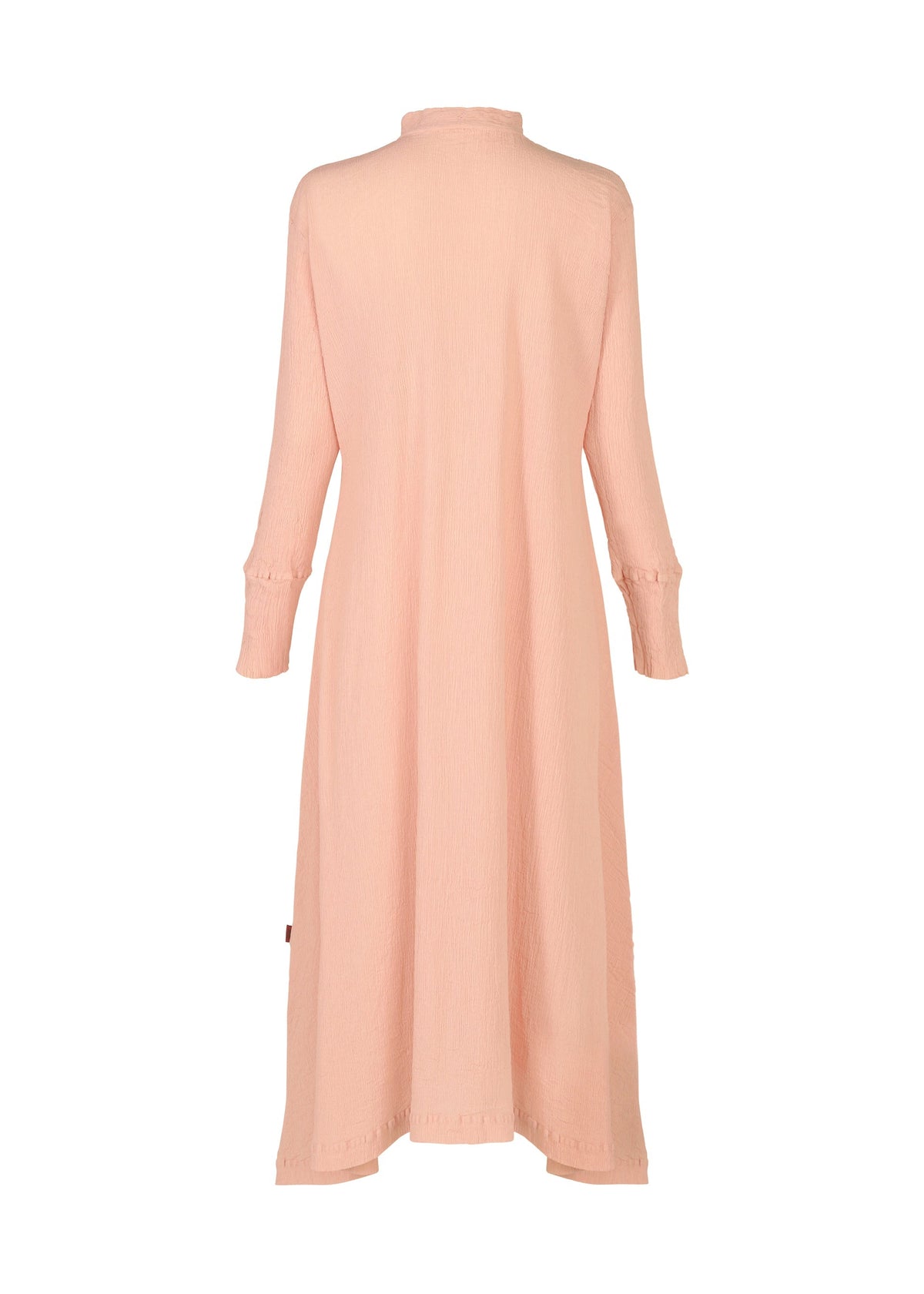 The HaaT KYO CHIJIMI FEBRUARY dress in light pink features long sleeves, a high neckline, and a loose fit. Made from ultra-fine cotton yarn with subtle texture, it's shown from the back against a white background. view 4 of 8