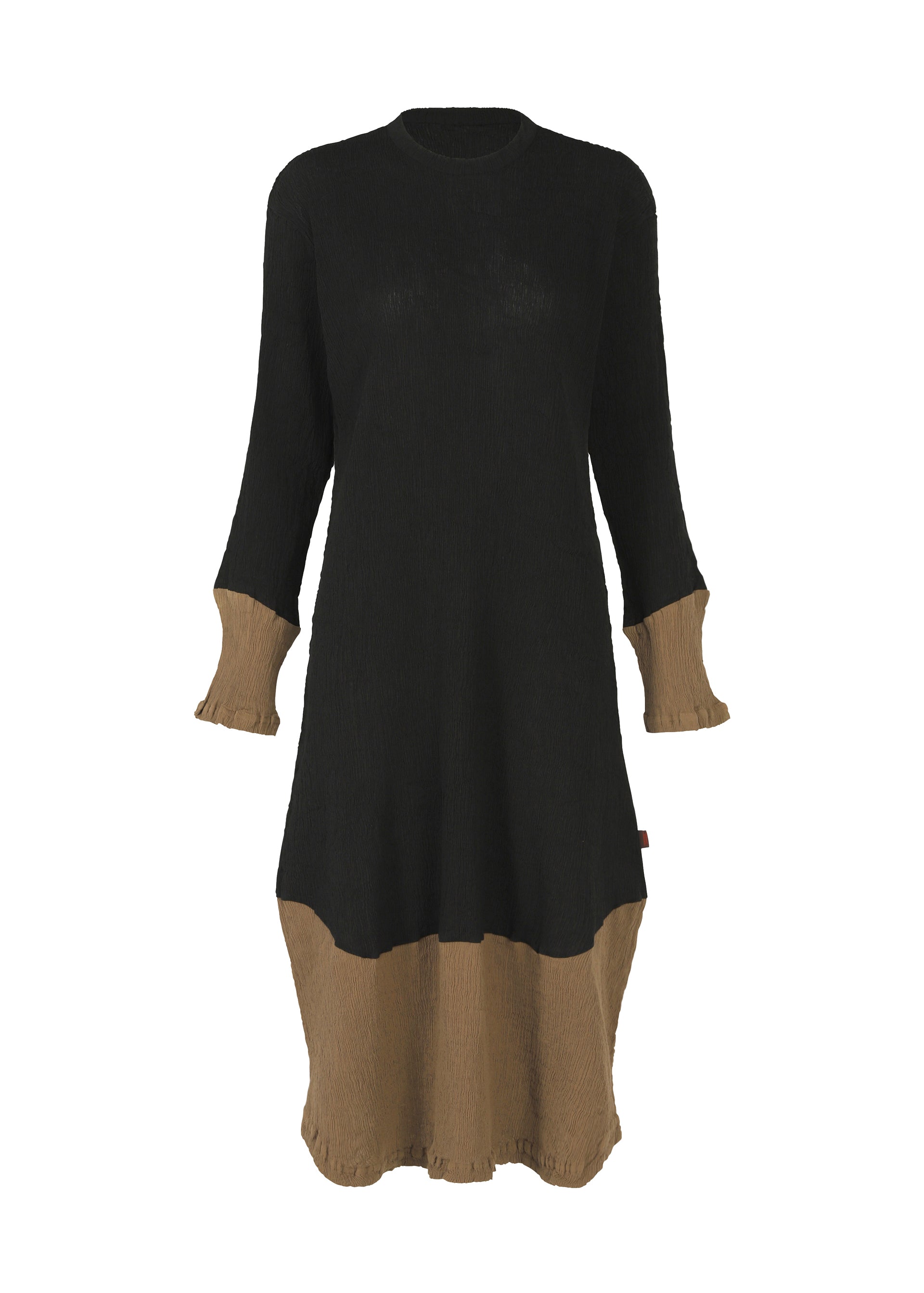 Zoomed view The HaaT KYO CHIJIMI STREAM is a long-sleeved, knee-length colored dress with a black upper section and contrasting tan cuffs and hem, crafted from KYO CHIJIMI fabric and shown against a white background. - BROWNxBLACK （no.95）