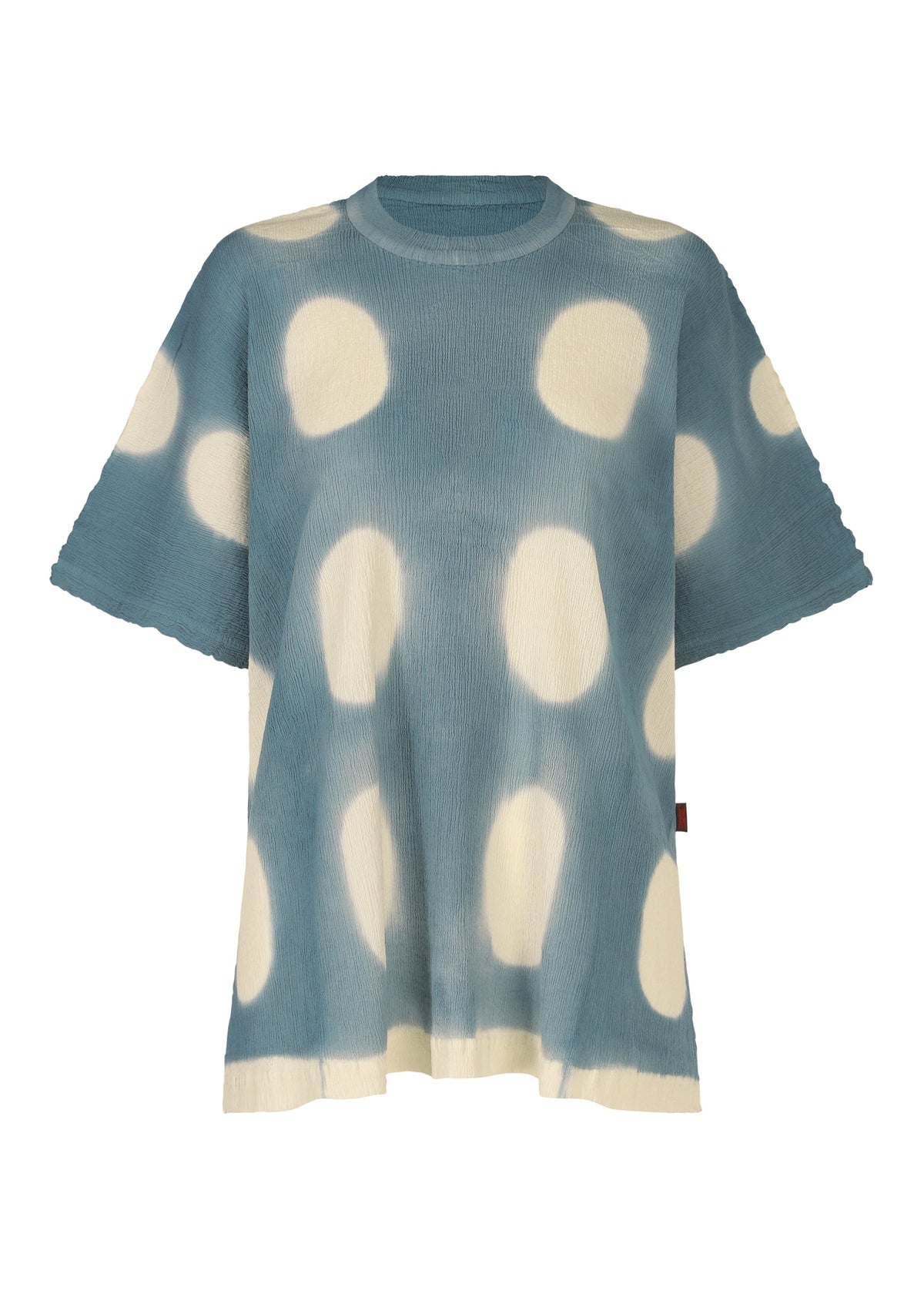 The HaaT KYO CHIJIMI ITAJIME is a blue, short-sleeved, loose-fit top featuring large white polka dots from the Itajime dyeing technique and finished with a ribbed round neckline. view 3 of 8