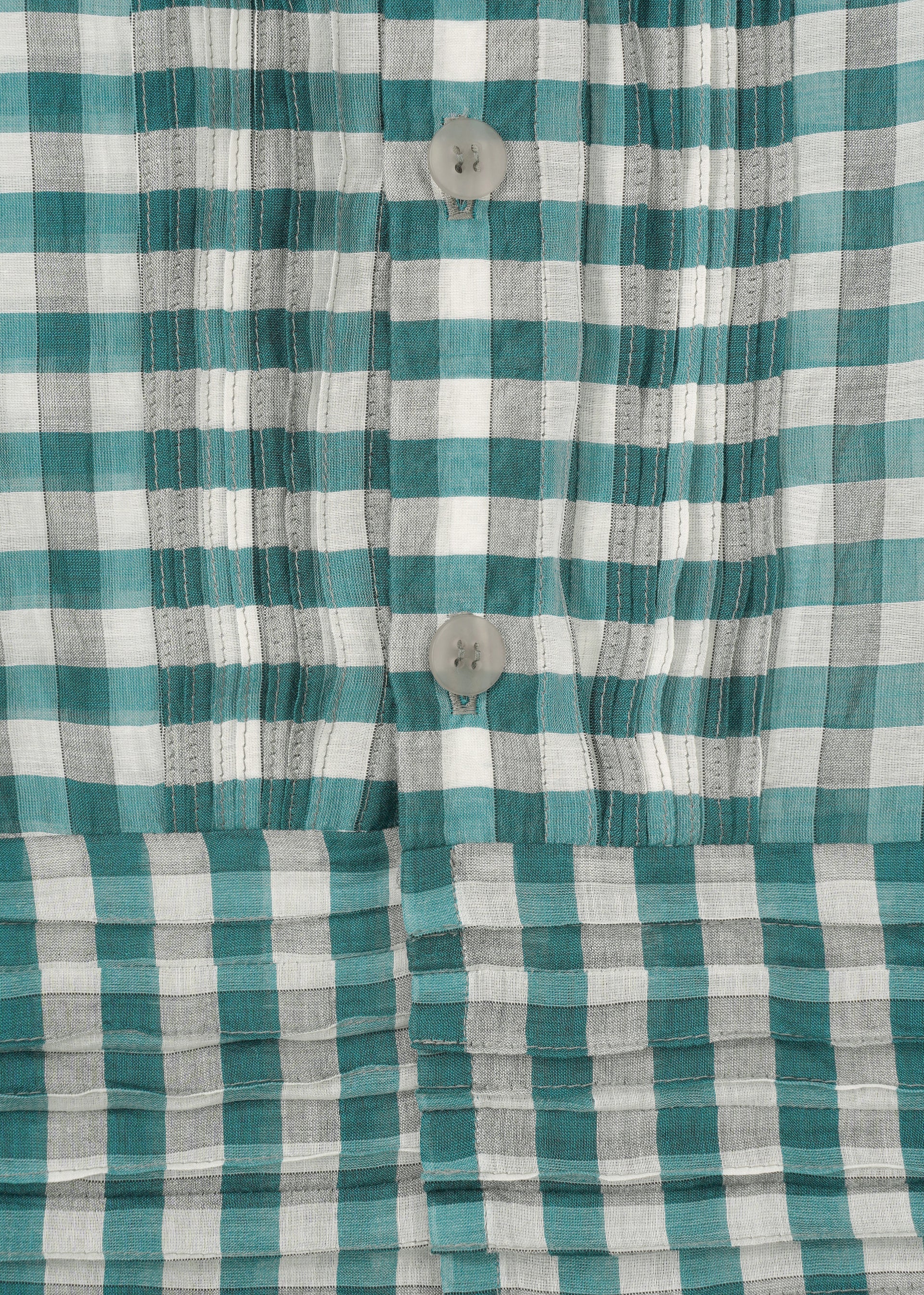 Zoomed view Close-up of the HaaT 2 SIDE PINTUCKING shirt—green, white, and gray plaid with vertical pintucks and three light buttons. Cotton silk fabric texture and detailed stitching are clearly visible.