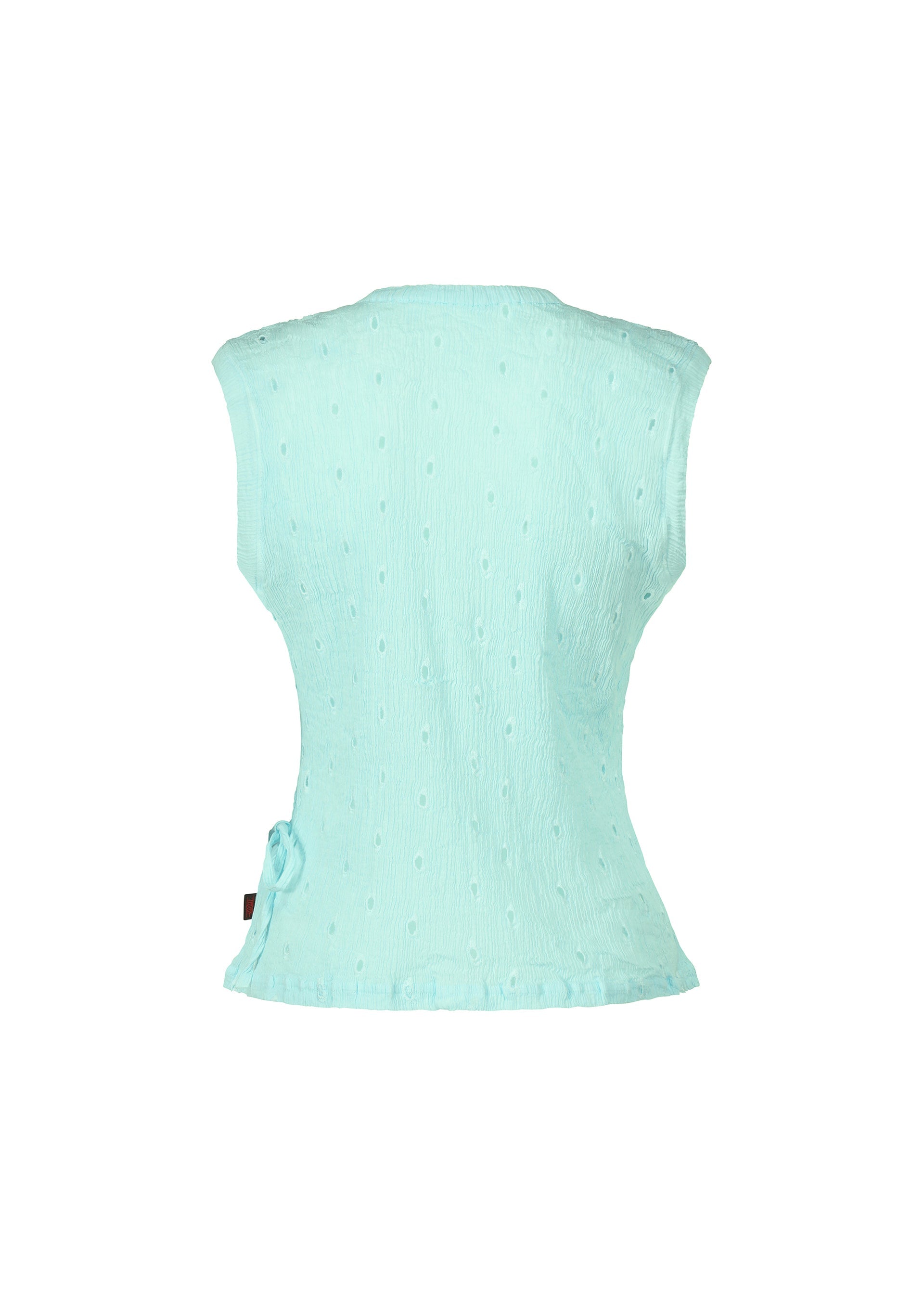 Zoomed view The HaaT KYO CHIJIMI TOBIKANNA CADEAU is a light blue sleeveless women’s top, shown from the back, with a subtle dotted pattern inspired by Tobikanna and a left side tie—stylish and lightweight.