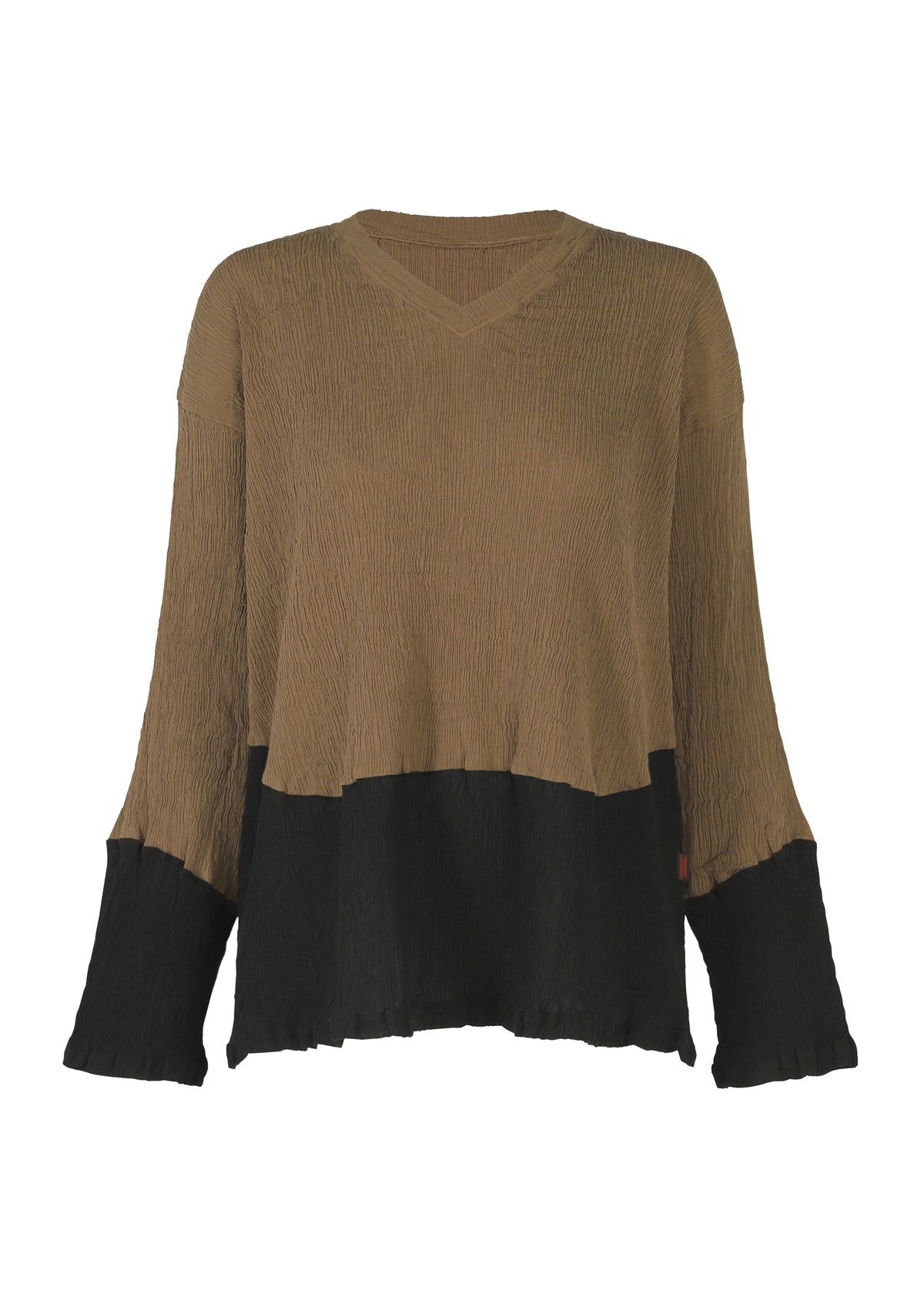 The HaaT KYO CHIJIMI STREAM is a lightweight, loose-fitting long-sleeved top with a crinkled texture, featuring a brown upper section and black lower sleeves and hem, shown against a white background. view 1 of 6