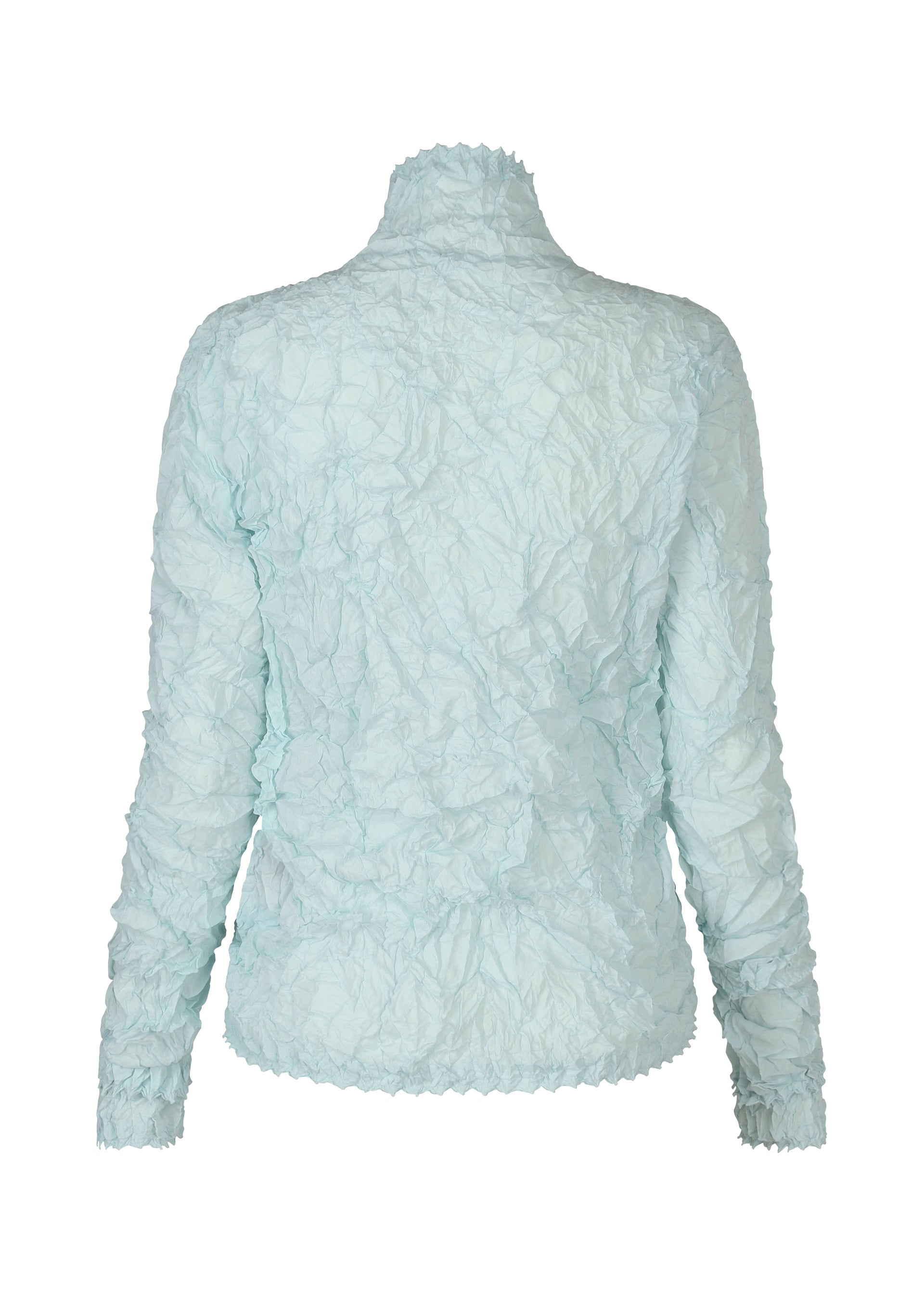 Zoomed view The HaaT KUMO SHIBORI SHIRT is a light blue, long-sleeve, high-neck top with crinkled fabric inspired by Arimatsu Shibori techniques, shown from the back against a white background.