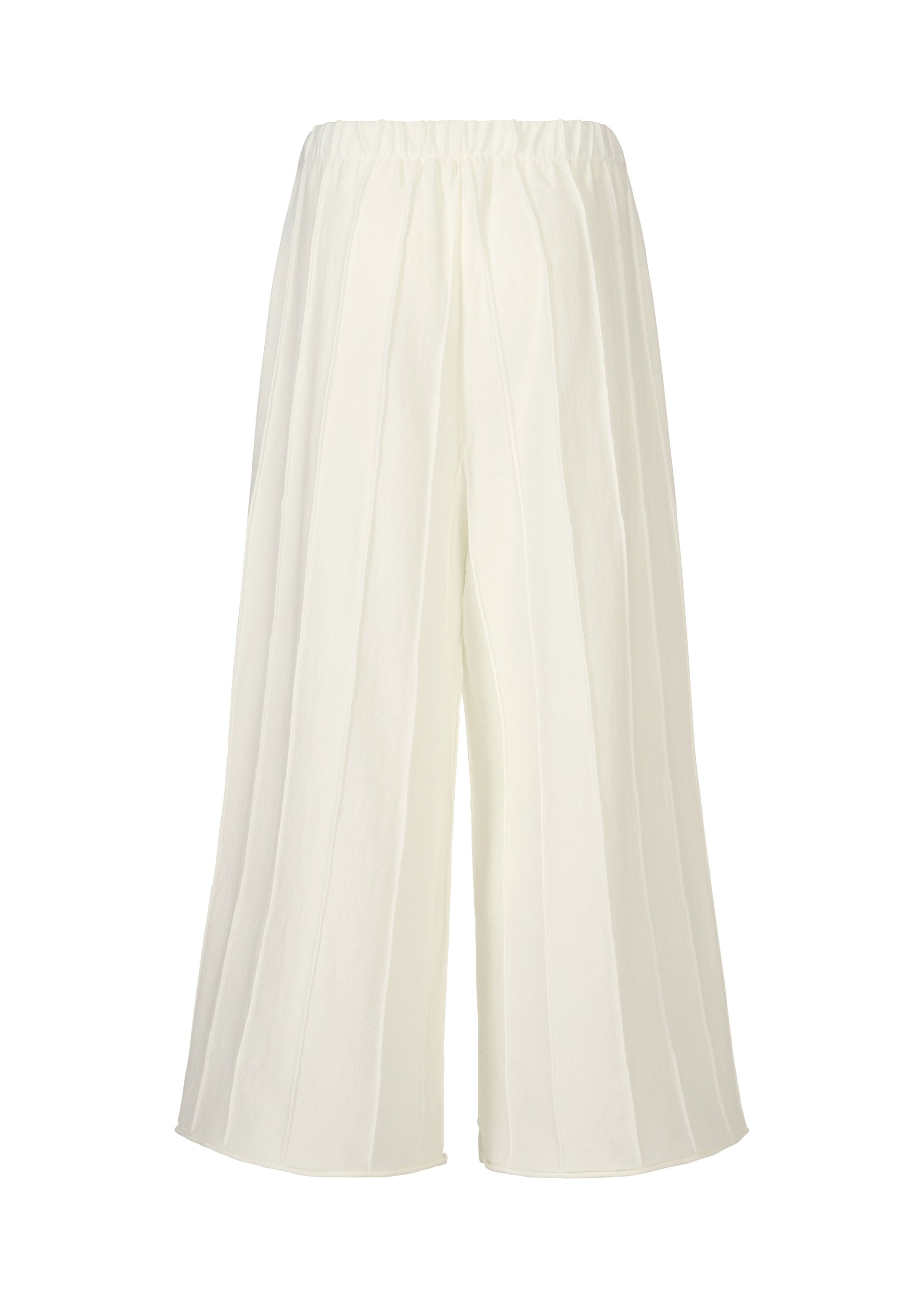 Zoomed view The RADIAL LINE KNIT pants by HaaT are white wide-leg knit trousers made from recycled polyester, featuring an elastic waistband, vertical seam details, and a loose fit, displayed on a plain white background.