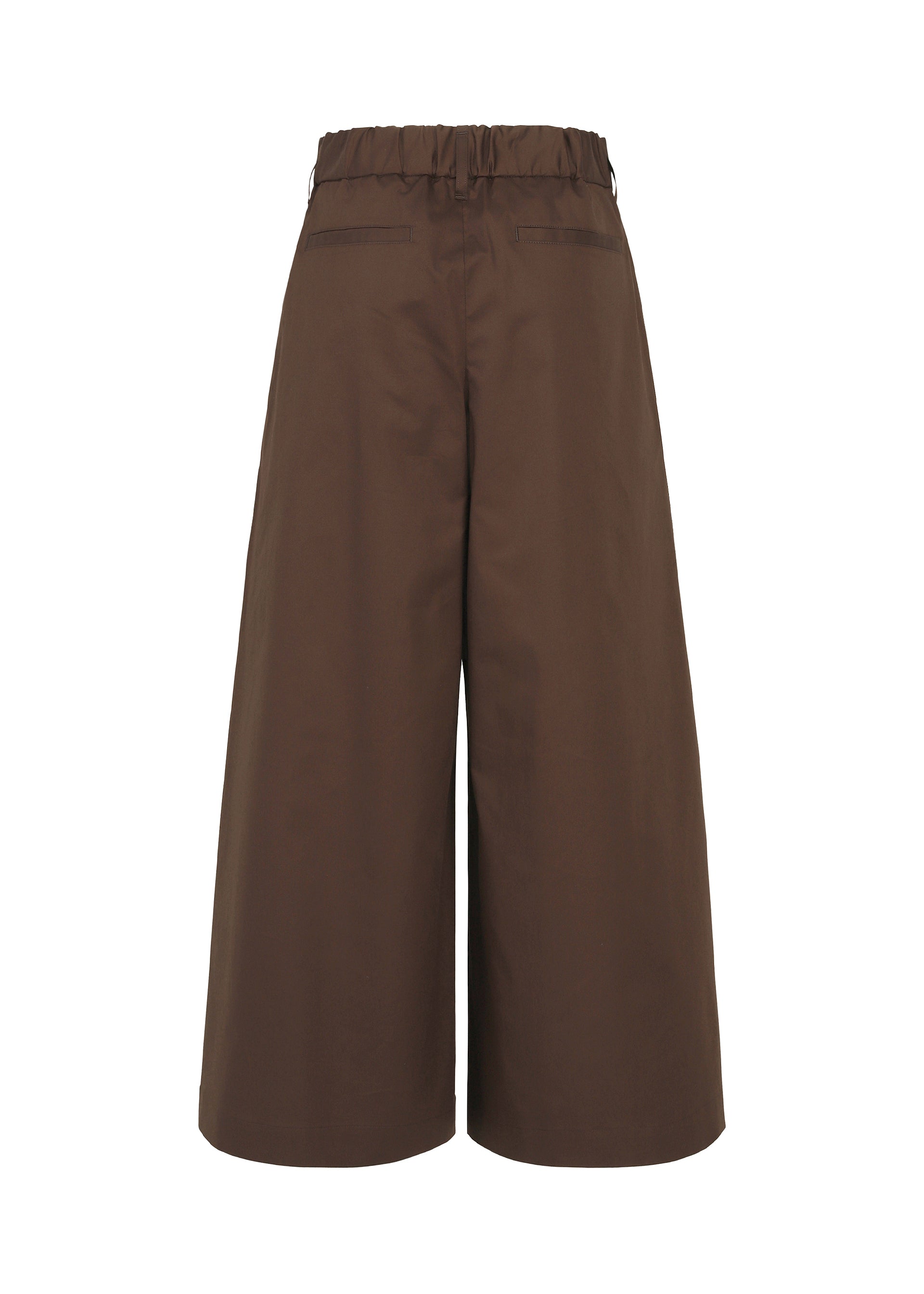 Zoomed view The HaaT COTTON STRETCH BOTTOM is a pair of brown wide-leg culotte pants made from organic cotton, featuring an elastic waistband and two back welt pockets, shown against a white background.