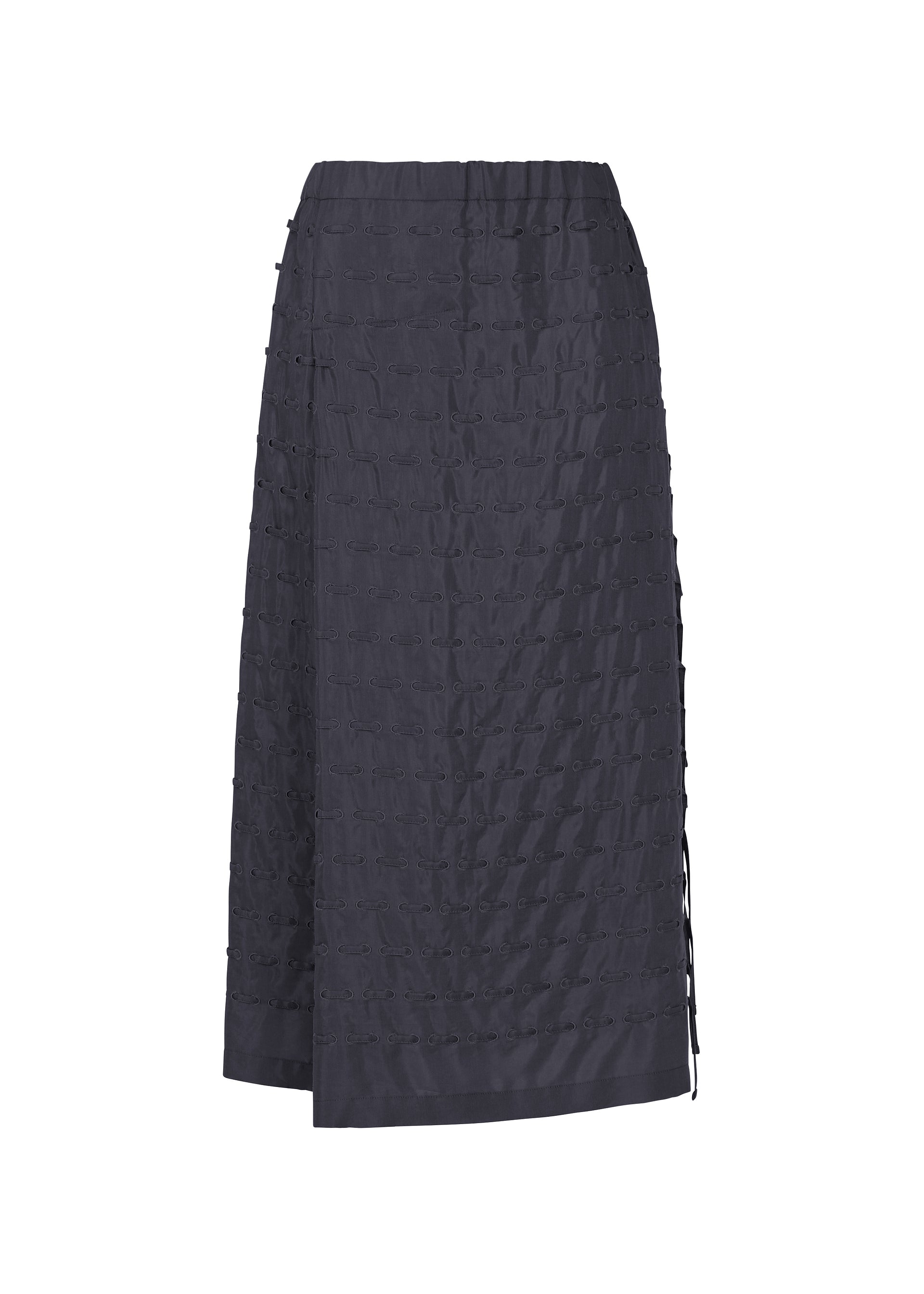 Zoomed view The HaaT HOLE & LINE skirt is a knee-length black twill piece featuring a textured, grid-like pattern, an asymmetrical wrap design, and subtle side tie detailing, shown against a plain white background. - NAVY （no.75）