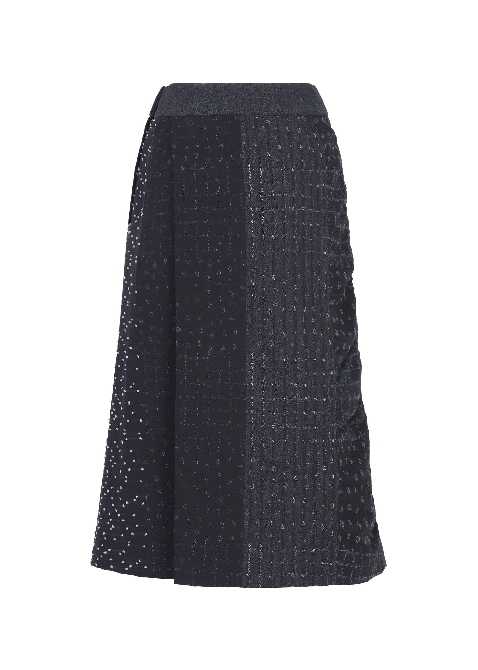 Zoomed view The COLLAGE STRETCH Ⅰ by HaaT is a black A-line midi skirt showcasing a patchwork pattern with subtle dotted embellishments, featuring varied textures and vertical paneling that evoke the timeless elegance of classic jacquard skirts.
