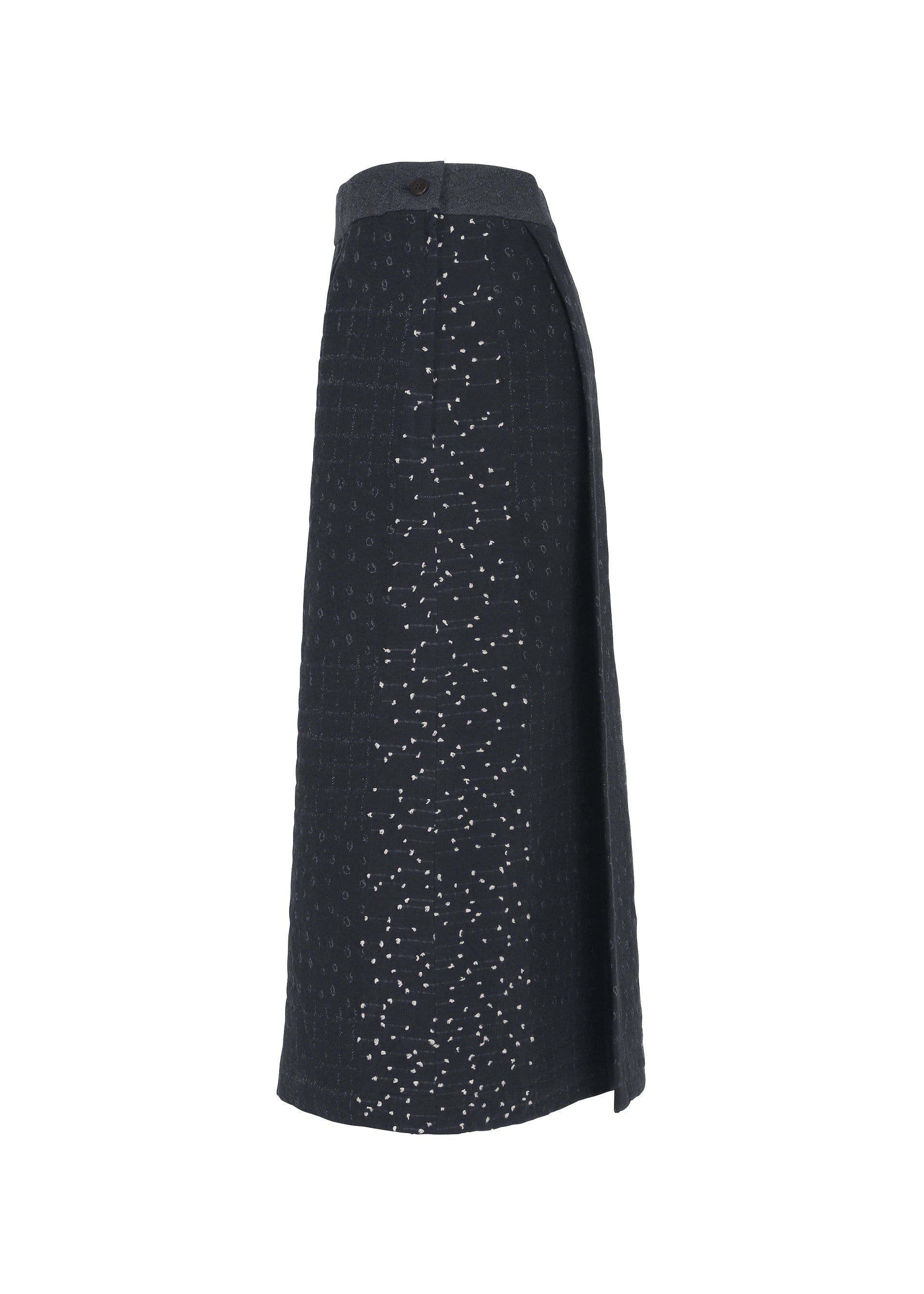 Zoomed view Side view of the HaaT COLLAGE STRETCH Ⅰ skirt, a long, high-waisted jacquard design with a subtle patterned texture and small white dots throughout; features a waistband and button detail.
