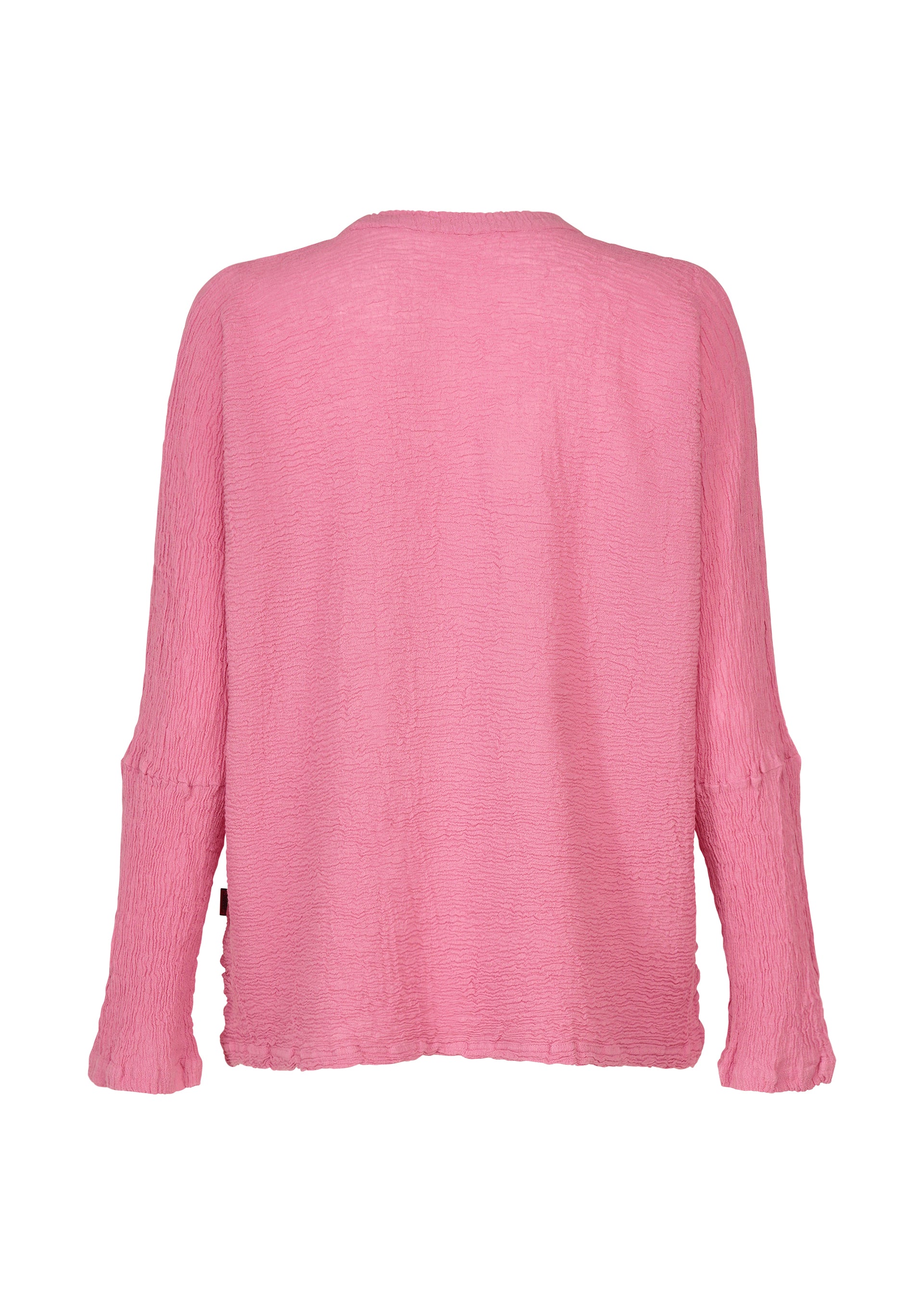 Zoomed view A back view of the HaaT KYO CHIJIMI 2WAY top in pink reveals its textured, round-neck, long-sleeve design with a relaxed fit and no visible fastenings or patterns. The lightweight piece features a slightly crinkled surface, characteristic of its unique product dyeing process.