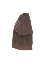 Side view of HaaT’s COLLAGE STRETCH Ⅱ, a brown short-sleeved top with horizontal light stripes across the chest and a wide hem. Crafted from stretchy yarn for comfort, this relaxed design is presented against a plain white background.