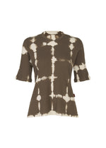 The HaaT KYO CHIJIMI PACKAGE DYE is a brown, crepe-like cotton top with short sleeves, crew neck, white tie-dye grid design, and frayed sleeve and hem edges, inspired by Kyoto artisan craftsmanship and shown on a white background. - BROWN （no.44）