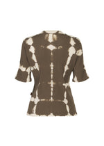 The HaaT KYO CHIJIMI PACKAGE DYE is a brown crepe-like cotton top with a white tie-dye pattern, shown from the back on a white background. It features Kyoto artisan craftsmanship, a fitted shape, and a crew neckline.
