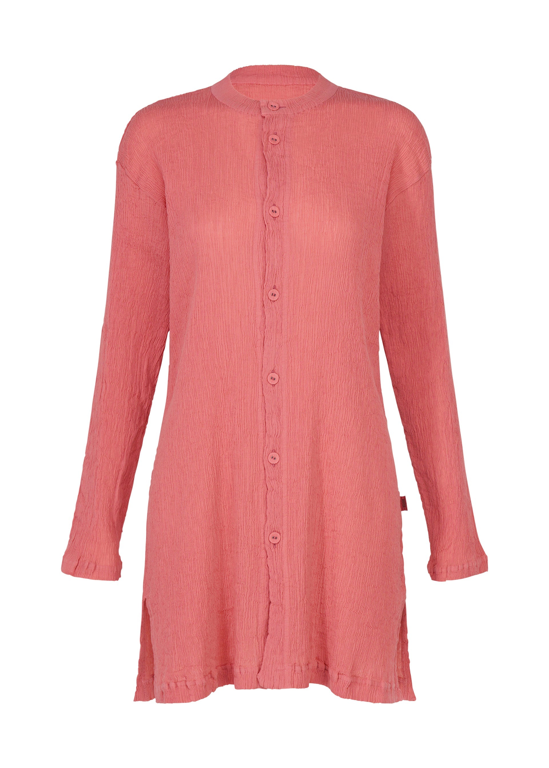 Zoomed view The KYO CHIJIMI AUGUST by HaaT is a long-sleeved, coral pink button-up tunic with a crinkled texture reminiscent of the signature KYO CHIJIMI cardigan. Featuring a relaxed fit, this shirt has a round neckline, side slits, and falls to mid-thigh length. - CORAL （no.23）