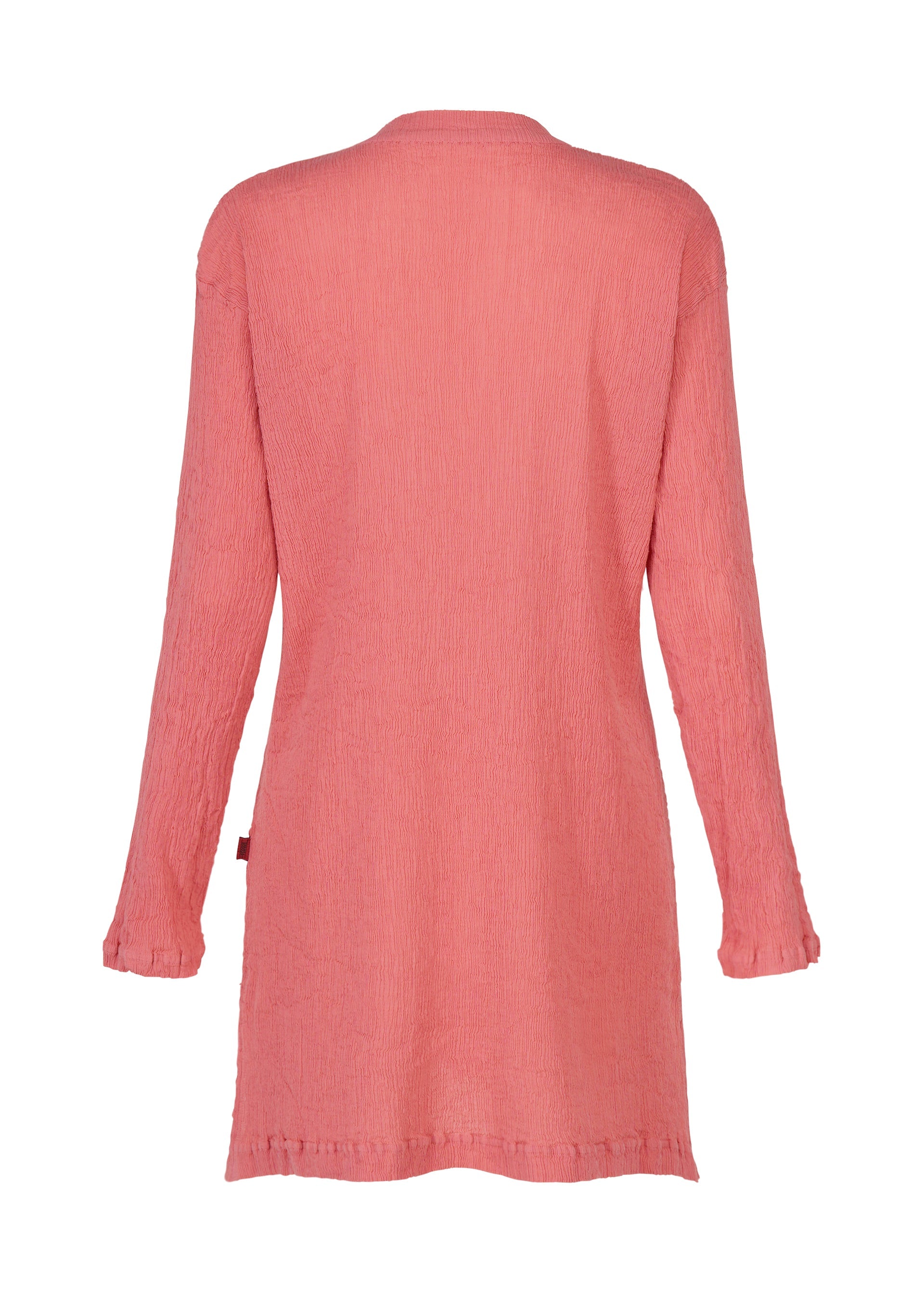 Zoomed view Back view of the HaaT KYO CHIJIMI AUGUST, a long-sleeved coral pink tunic or dress with a subtle crinkled texture inspired by KYO CHIJIMI fabric, featuring a simple, straight cut and no visible embellishments or fastenings.