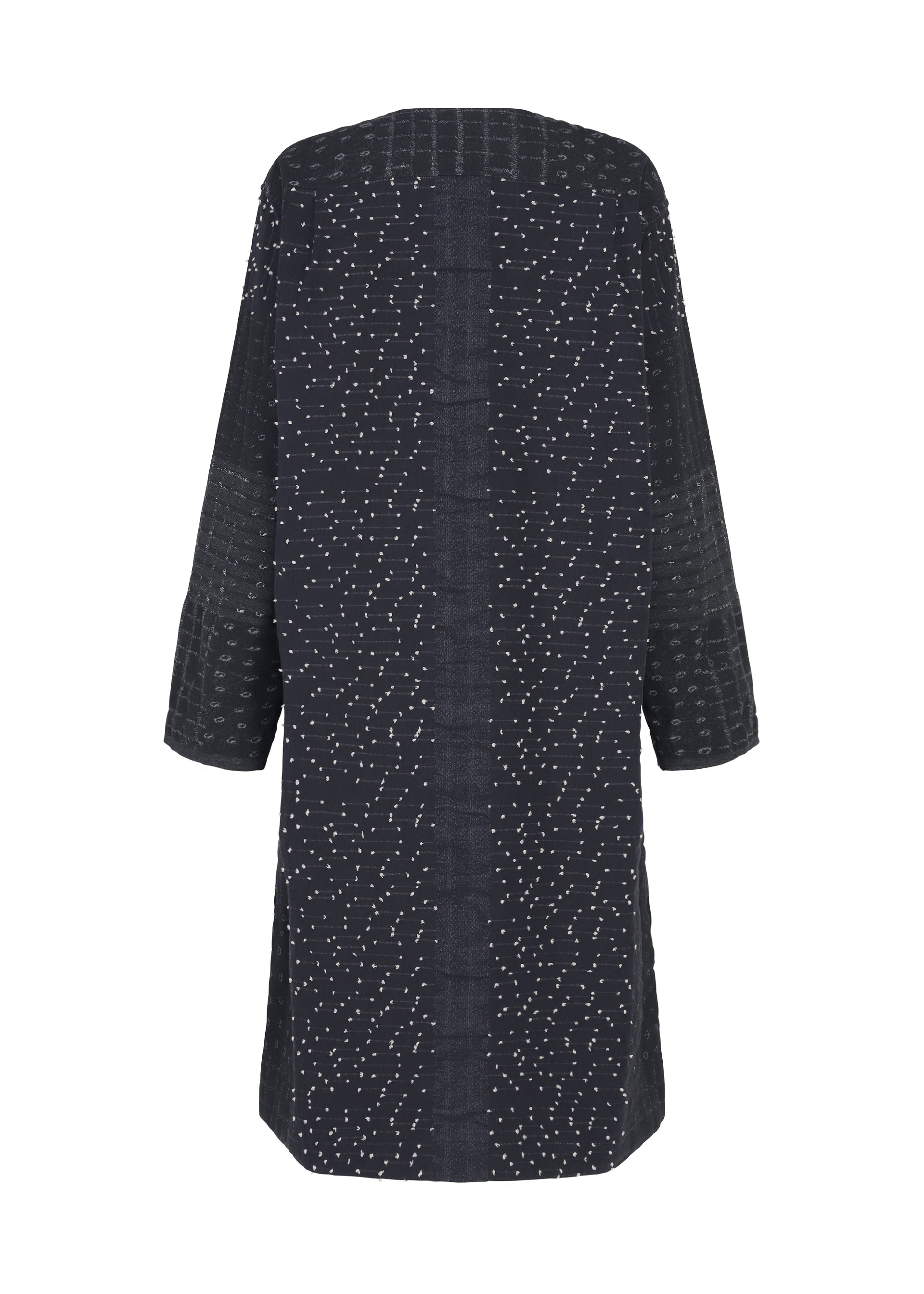 Zoomed view A back view of the HaaT “COLLAGE STRETCH Ⅰ” — a long-sleeved, knee-length black coat with a subtle white dotted pattern and straight cut, crafted using jacquard weaving techniques, shown against a white background.