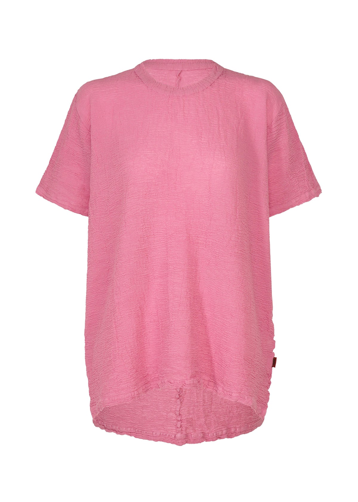 Crafted by HaaT, the KYO CHIJIMI 2WAY blouse is a textured pink tunic with short sleeves, featuring a round neckline, distinctive garment-dyed coloring, and a subtly elongated back hem. view 3 of 8