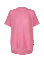 Crafted by HaaT, the KYO CHIJIMI 2WAY blouse is a textured pink tunic with short sleeves, featuring a round neckline, distinctive garment-dyed coloring, and a subtly elongated back hem. - PINK （no.22）