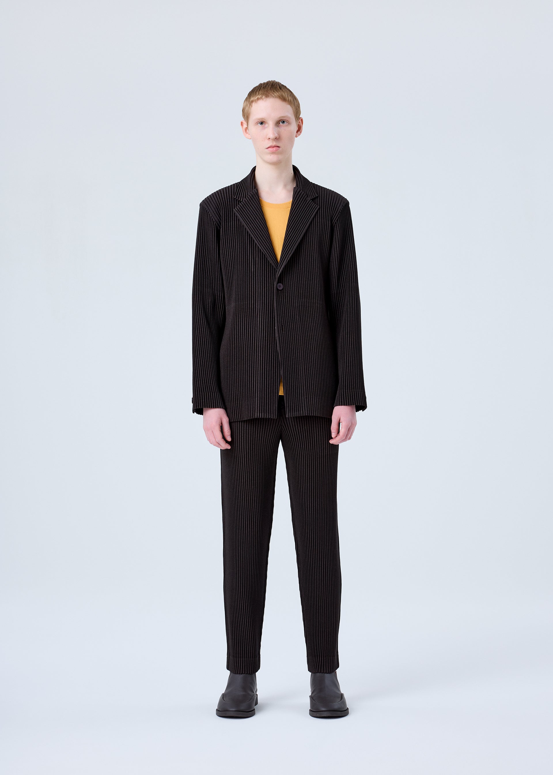 MEN / PANTS – ISSEY MIYAKE ONLINE STORE