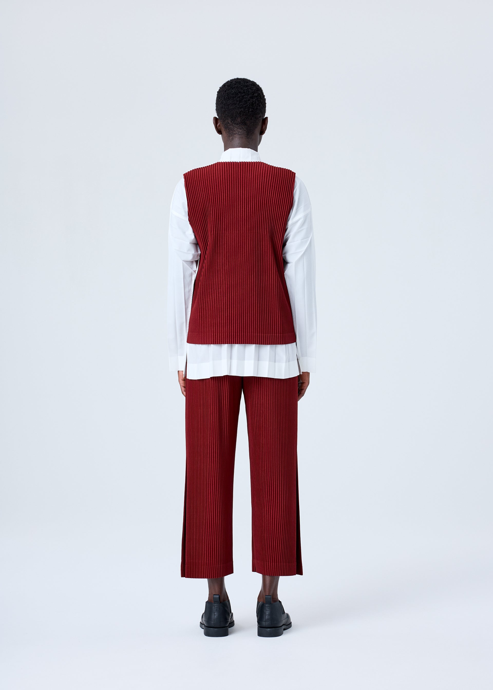 TAILORED PLEATS 2 – ISSEY MIYAKE ONLINE STORE