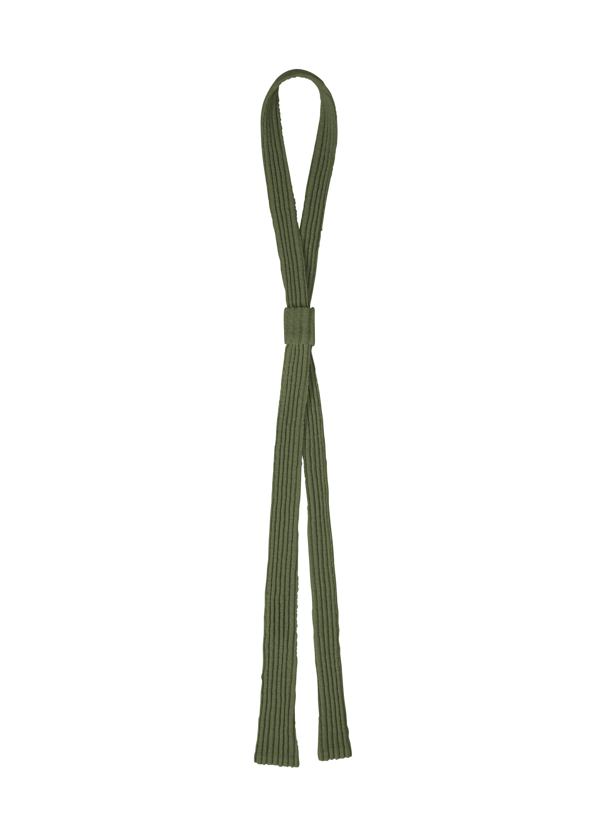 Zoomed view The PLEATED SEERSUCKER TIE by HOMME PLISSÉ ISSEY MIYAKE features an olive green ribbed fabric, a top loop, and two loose ends—laid flat on white background for a simple yet playful accessory. - GREEN （no.62）