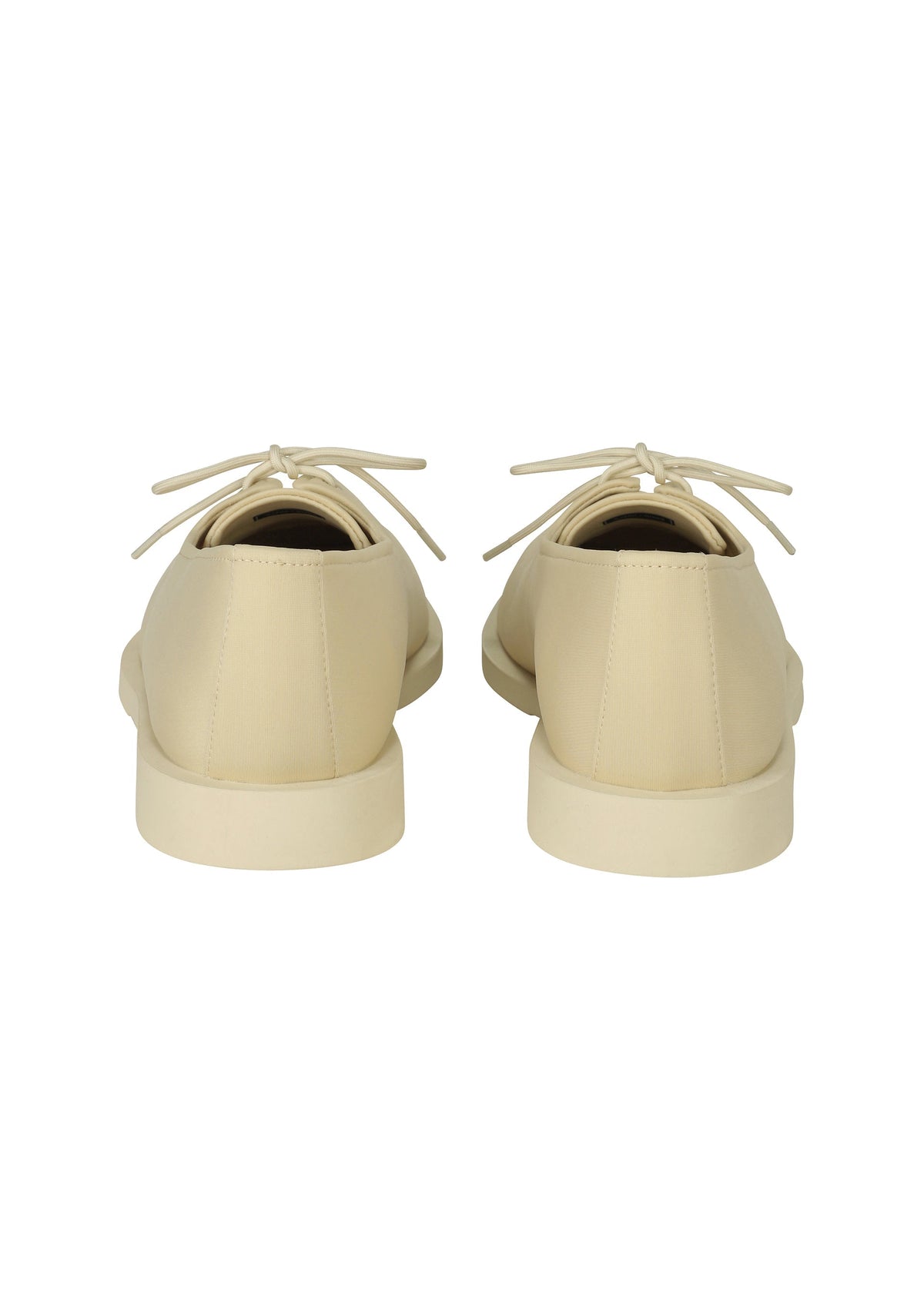 A pair of CIOCCOLATO beige lace-up shoes by HOMME PLISSÉ ISSEY MIYAKE, featuring chiseled toes, shown from the back and placed side by side on a white background. view 8 of 10
