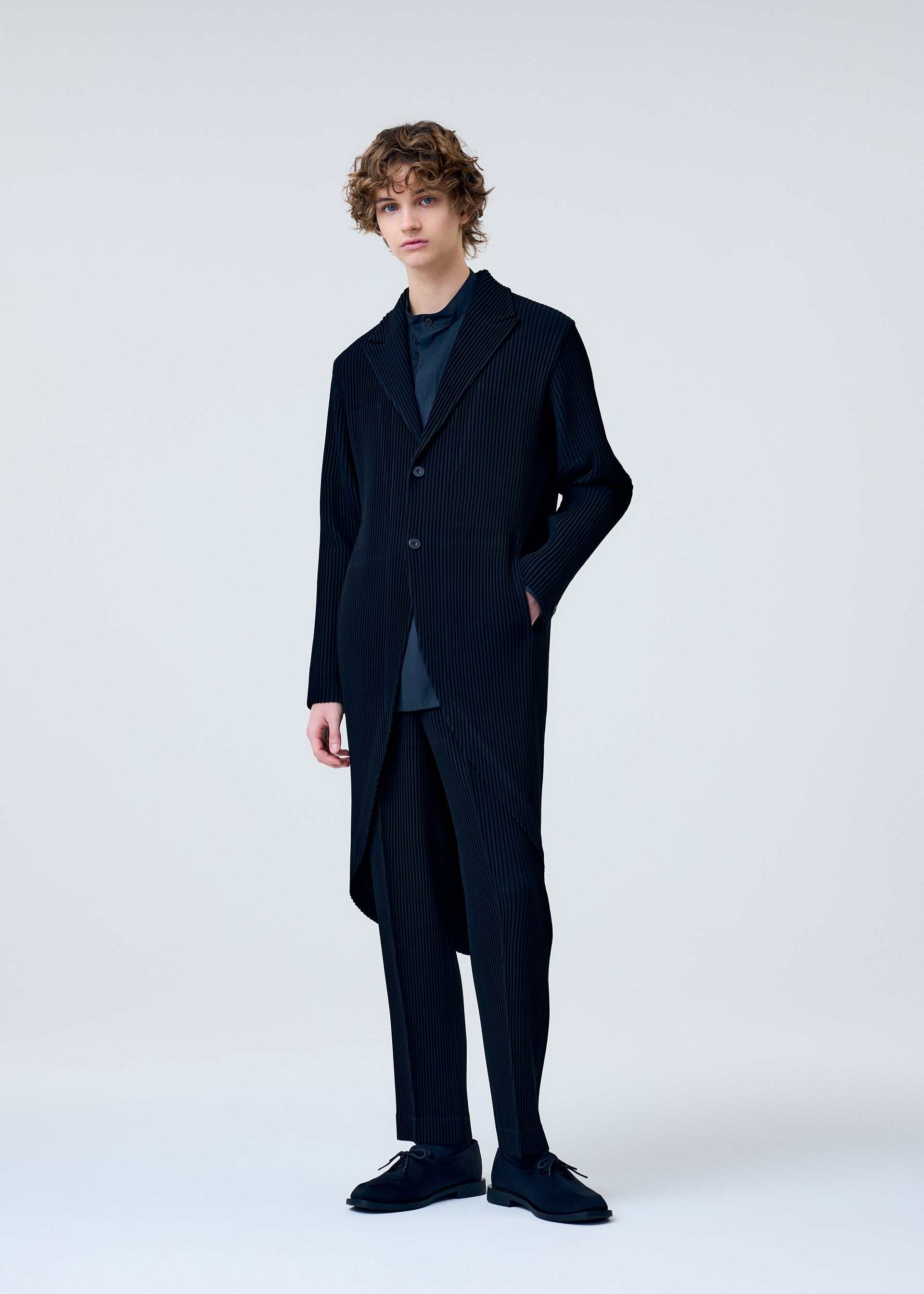 TUXEDO PLEATS – ISSEY MIYAKE ONLINE STORE