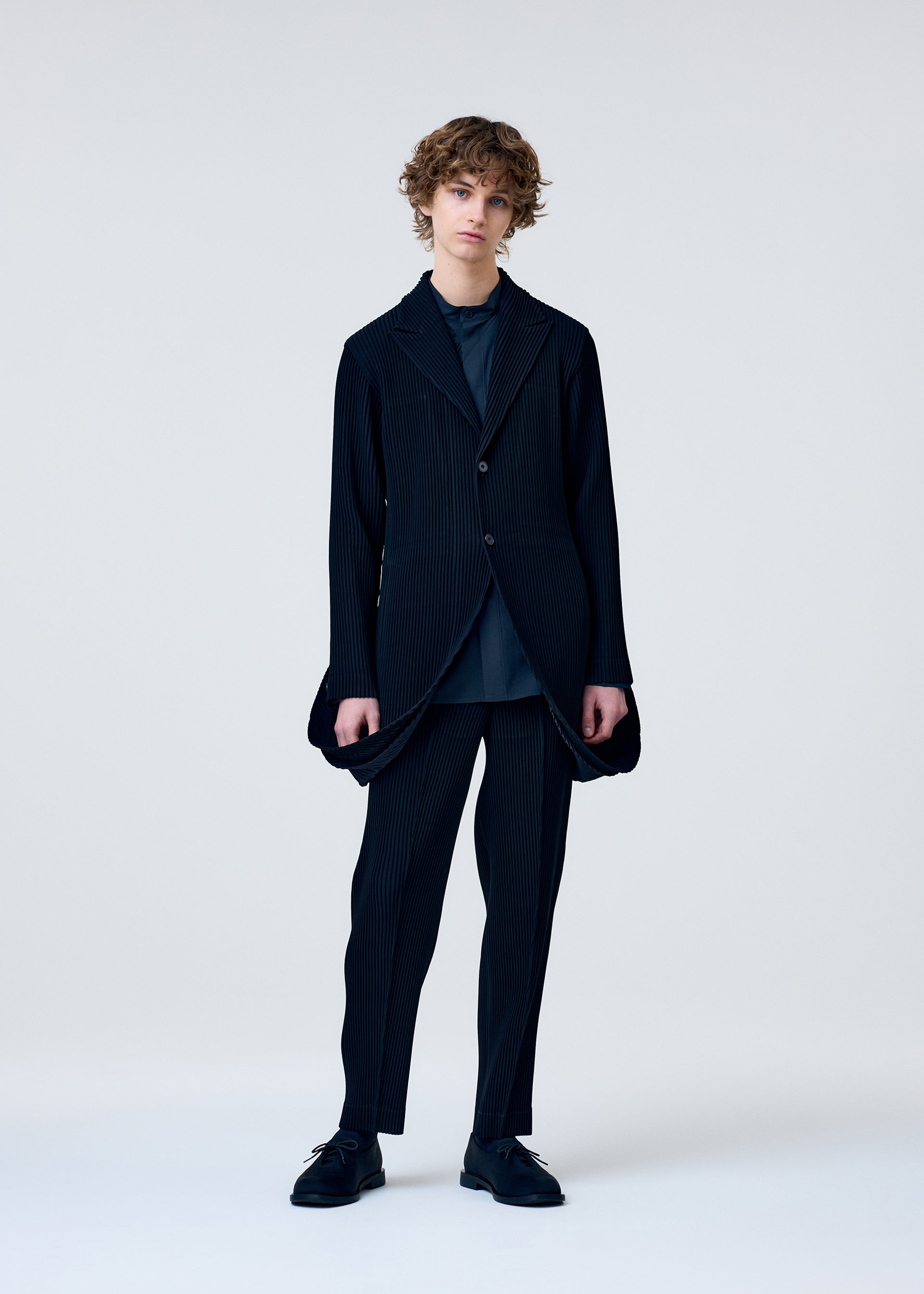 TUXEDO PLEATS – ISSEY MIYAKE ONLINE STORE