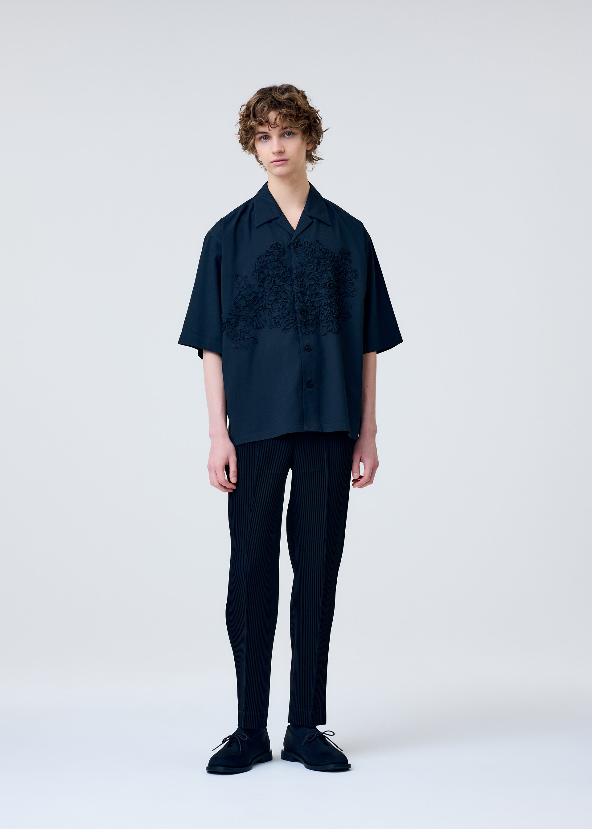 EMBROIDERY PRESS SHIRT – ISSEY MIYAKE ONLINE STORE